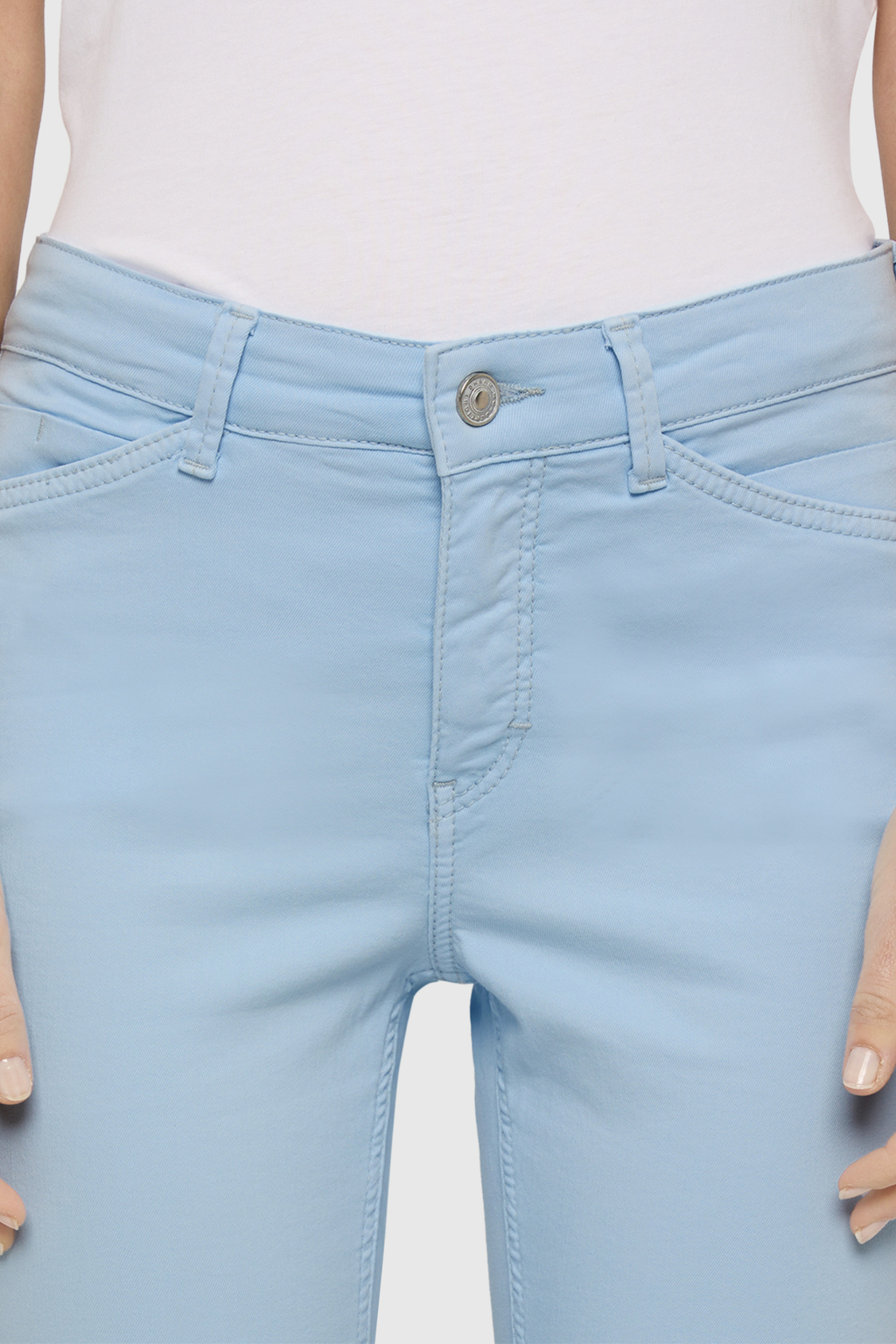 Close-up of MAC Jeans Dream Summer Heaven Blue L26 5492-0351-121R by Mac Jeans available to shop at Dotique