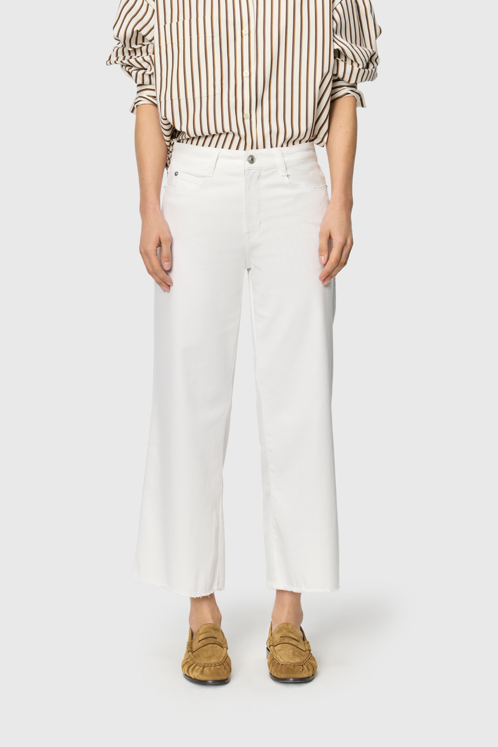 MAC Dream Wide cropped jeans in white Wonder Light denim. Flattering wide leg fit with a soft stretch feel. Easy summer styling from Dotique.
