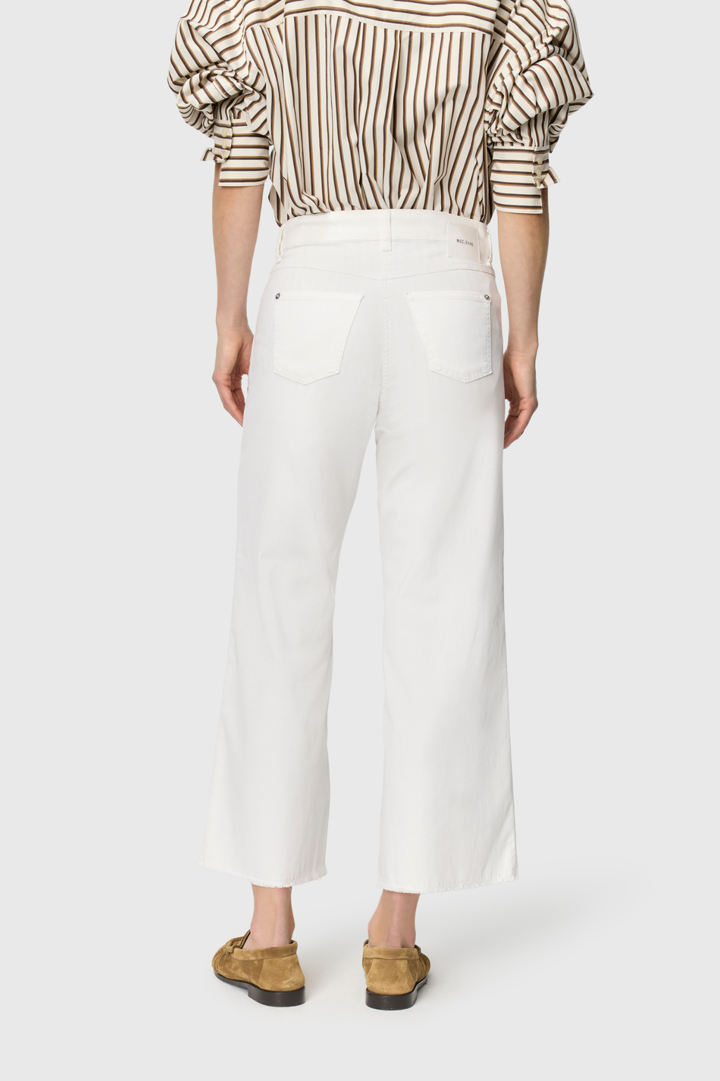 MAC Dream Wide cropped jeans in white Wonder Light denim. Flattering wide leg fit with a soft stretch feel. Easy summer styling from Dotique.