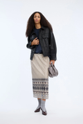 Shop the MUNTHE Vuzia Skirt in Print Camel at Dotique. A flowing midi skirt with MUNTHE's signature print, an elasticated waistband and effortless movement for everyday and occasion styling.