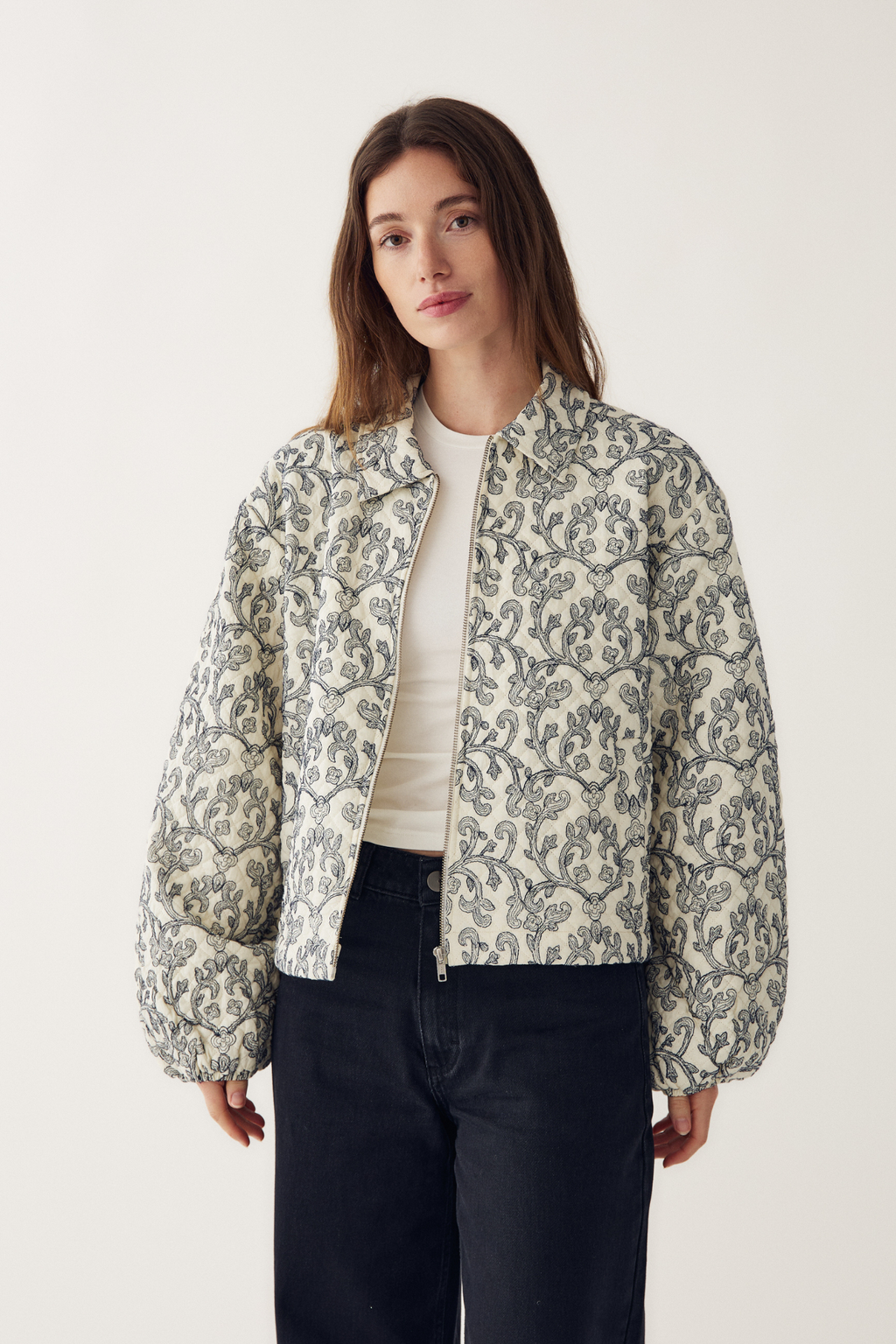 Noella 12610063 N-Mariam Jacket Offwhite 100% cotton structured jacket at Dotique