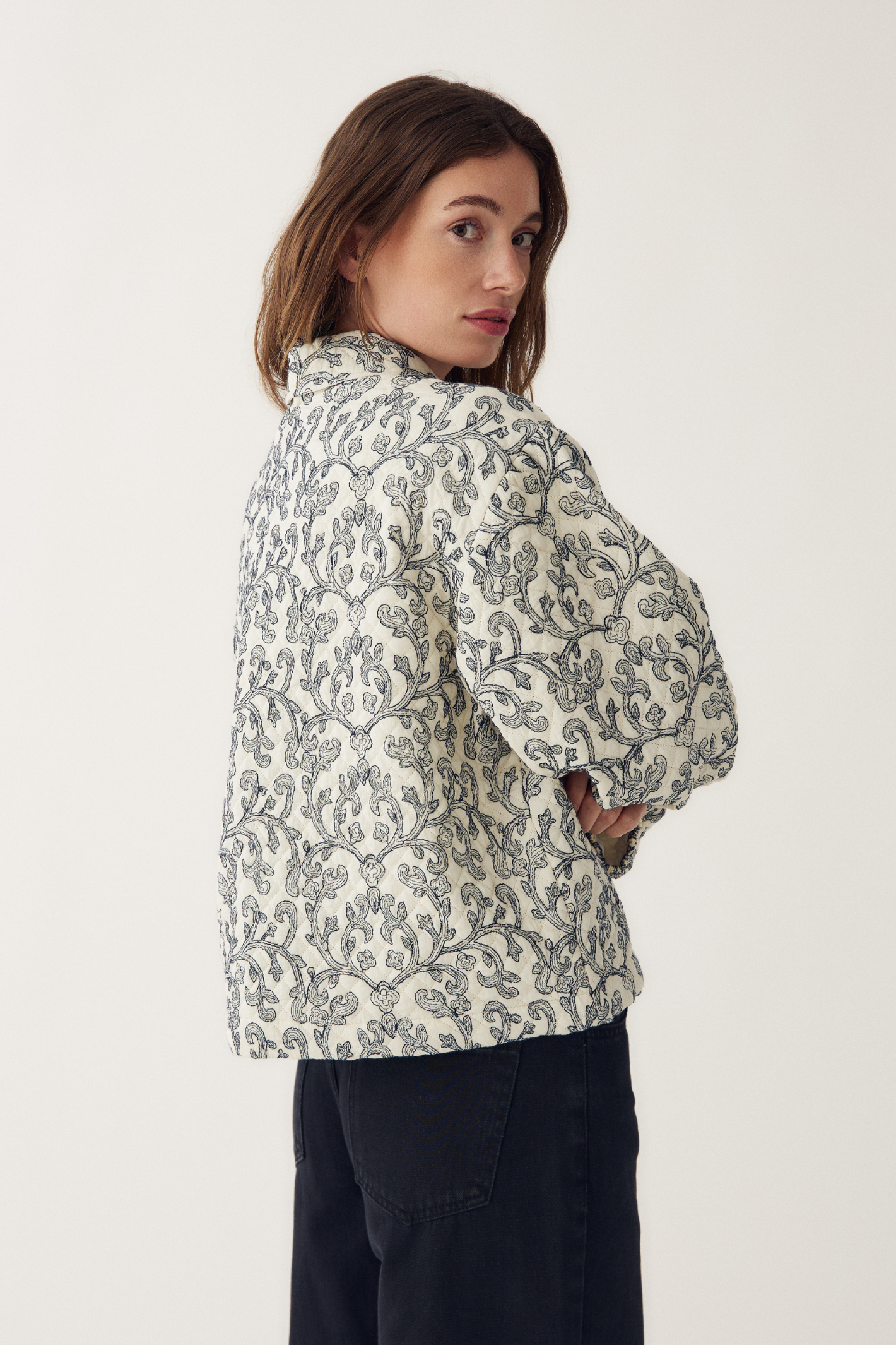 Noella 12610063 N-Mariam Jacket Offwhite 100% cotton structured jacket at Dotique