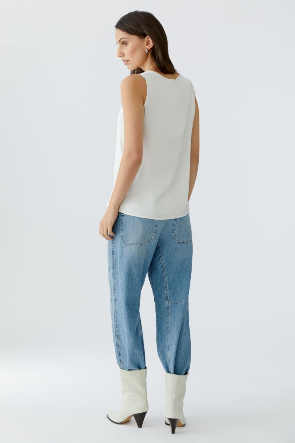 Sleeveless scoop neck top by Oui in soft, fluid fabric. An easy layering essential that works year-round. Available in multiple colours at Dotique.