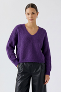 Dotique Oui fluffy knit pullover in Ultra Violett with a relaxed fit and round neckline.