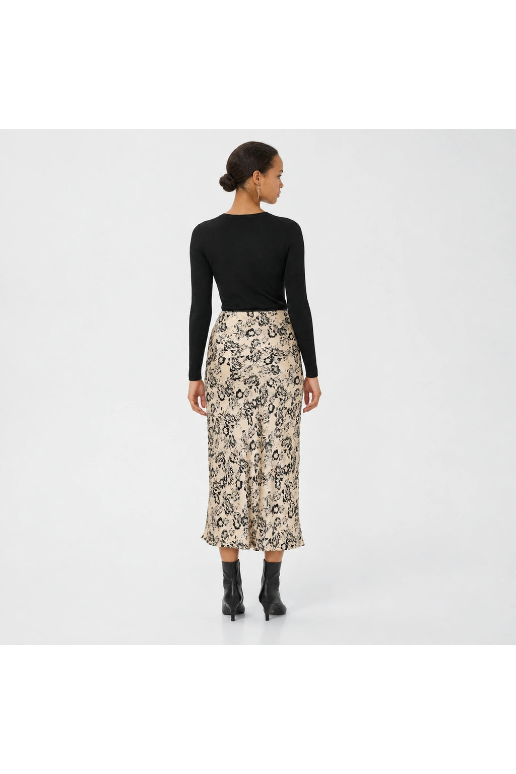 Part Two CandicePW Skirt Black Gradient Flower 30311058 305459 – view 2. Shop Part Two at Dotique.