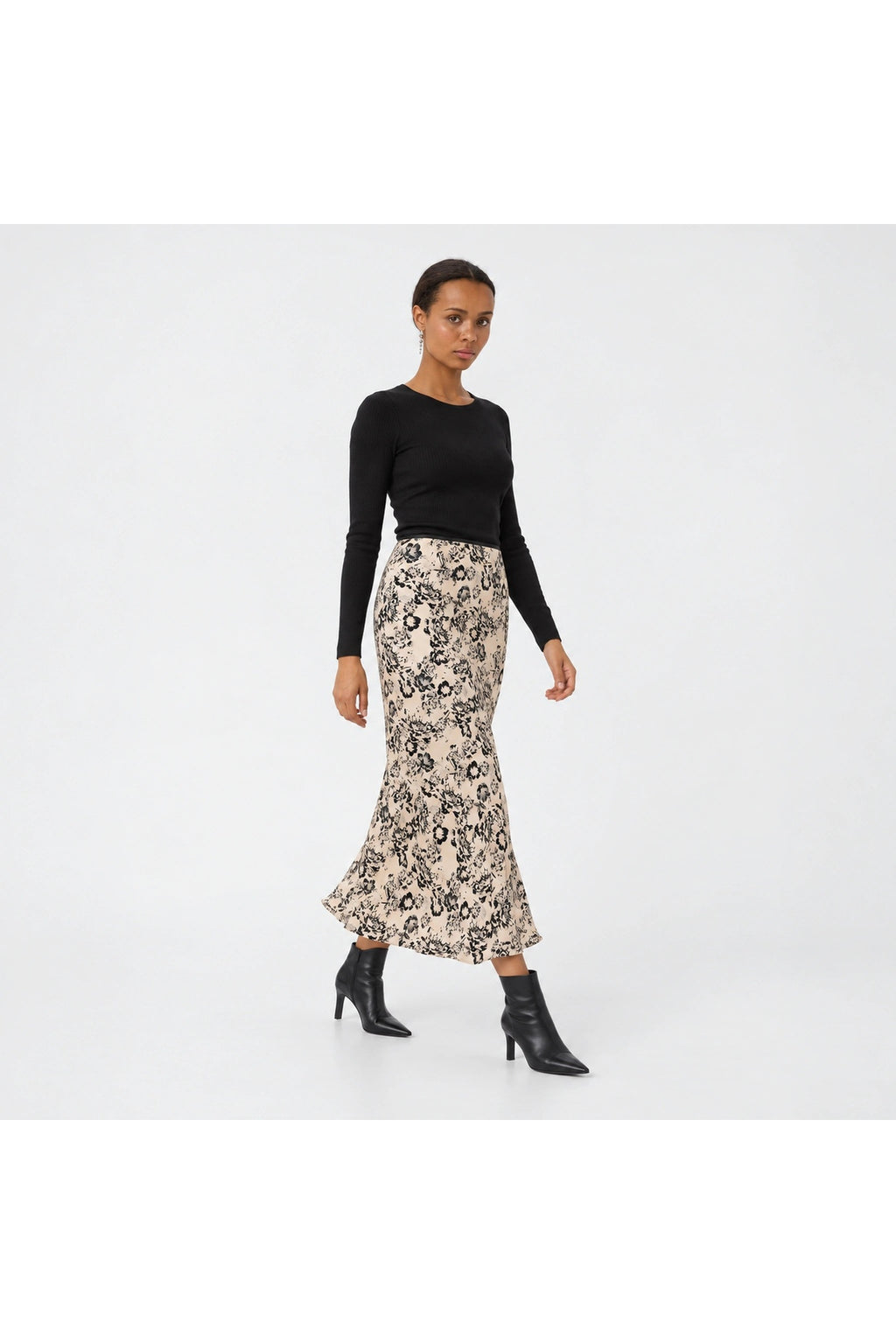 Part Two CandicePW Skirt Black Gradient Flower 30311058 305459 – view 3. Shop Part Two at Dotique.