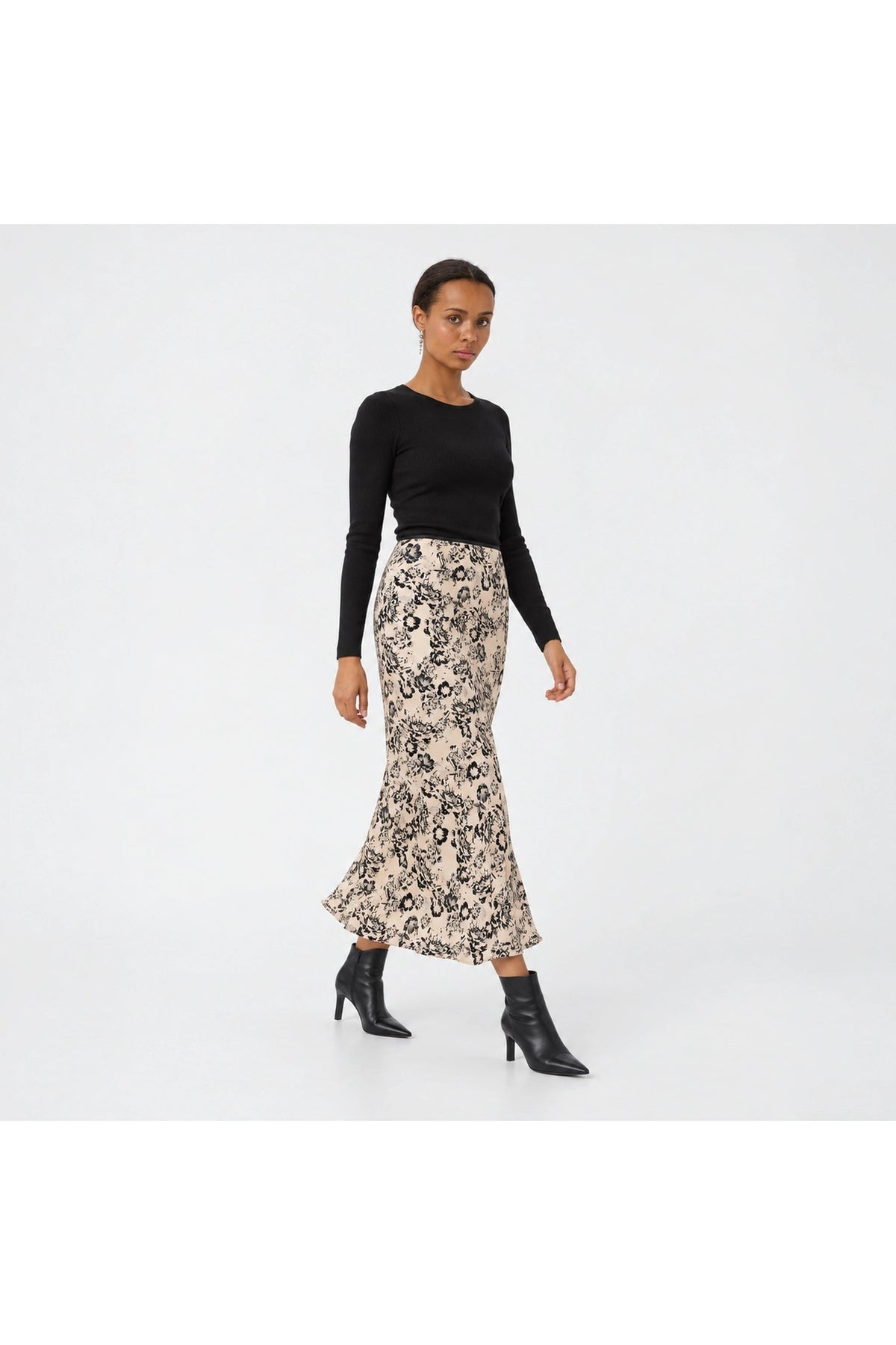 Part Two CandicePW Skirt Black Gradient Flower 30311058 305459 – view 3. Shop Part Two at Dotique.