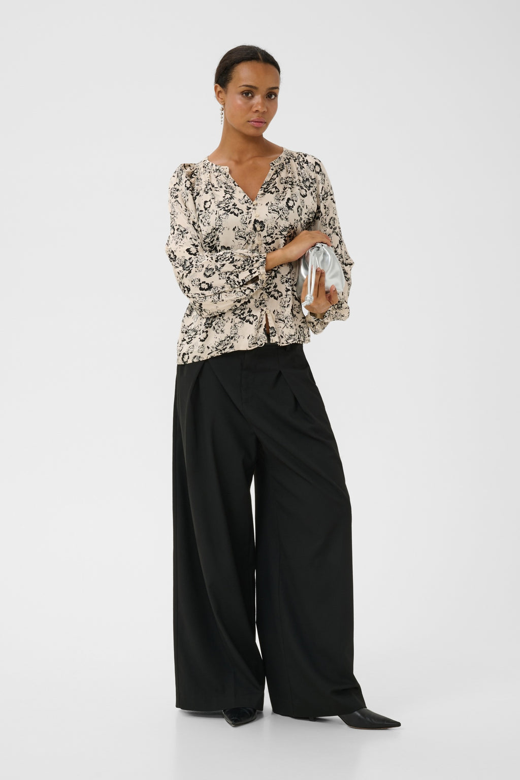 Part Two DoaaPW Blouse Black Gradient Flower 30311024 305459 – view 1. Shop Part Two at Dotique.