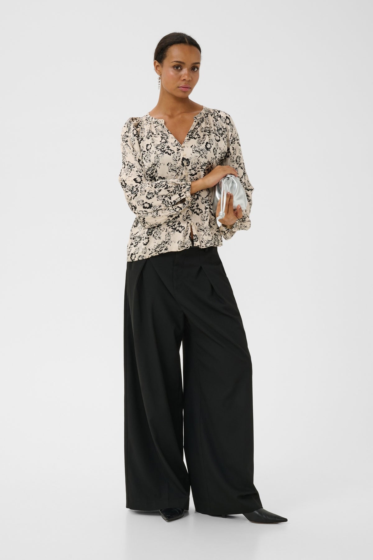 Part Two DoaaPW Blouse Black Gradient Flower 30311024 305459 – view 1. Shop Part Two at Dotique.