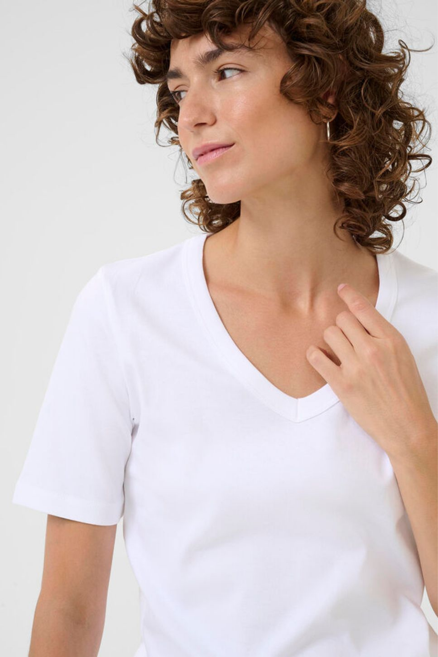 White V-neck T-shirt by Part Two made from 100% organic cotton. A timeless wardrobe staple that’s easy to style with jeans or tailoring. Dotique.