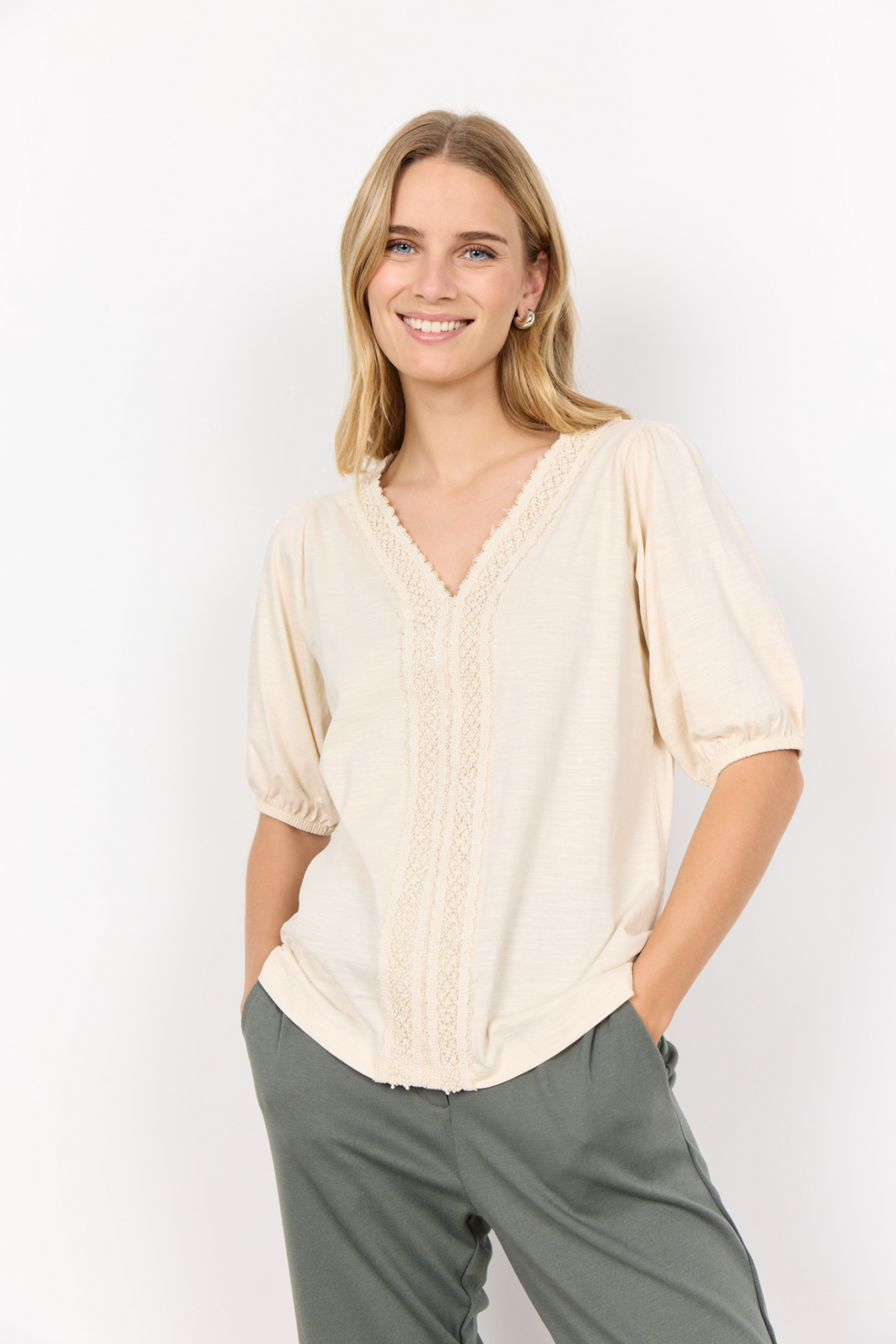 dotique-sc-babette-67-organic-cotton-lace-trim-blouse-soya-concept-2