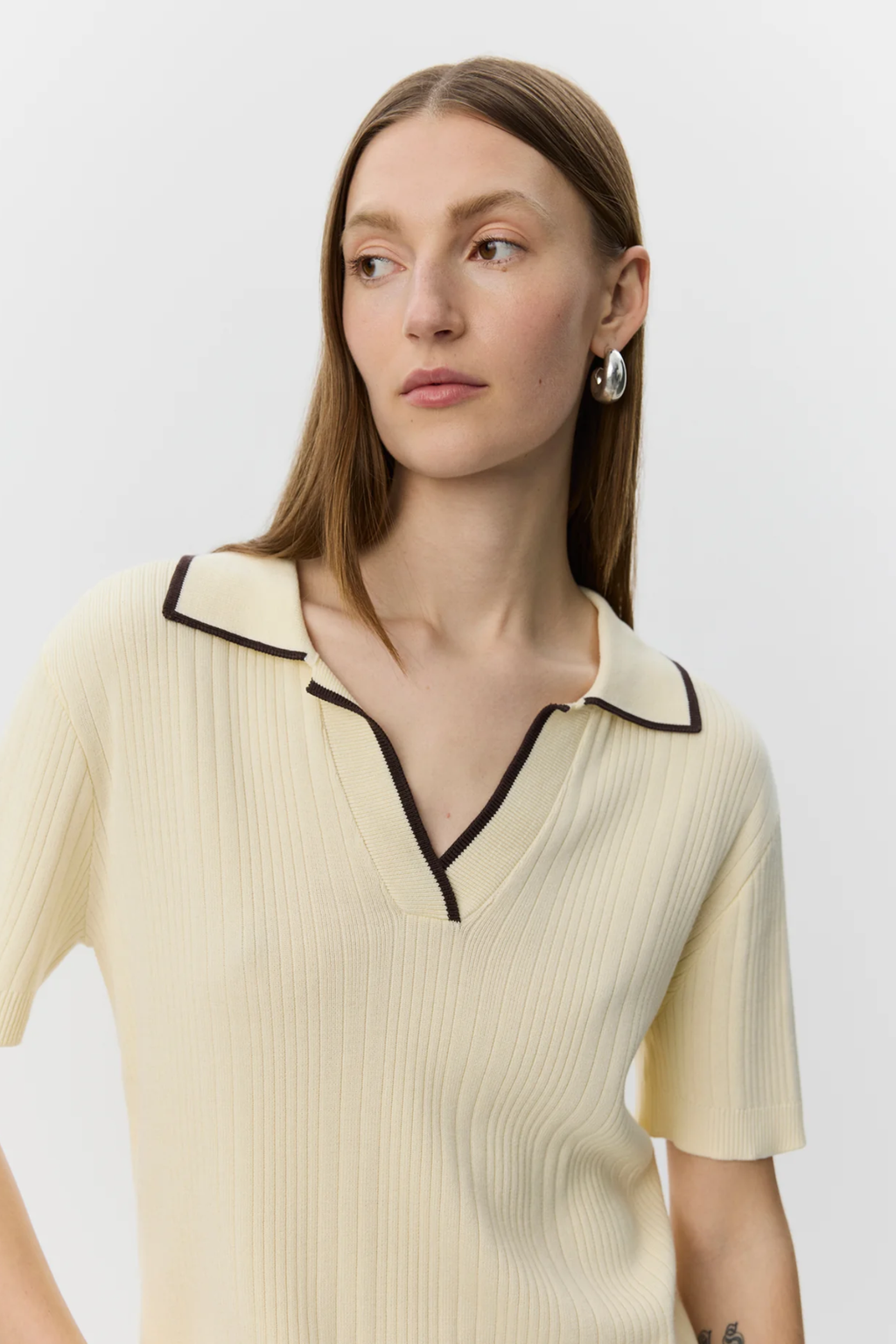 Woman wearing Sofie Schnoor Jamiesw Knit Polo S262341 cream knit top by Sofie Schnoor, shop Sofie Schnoor at Dotique