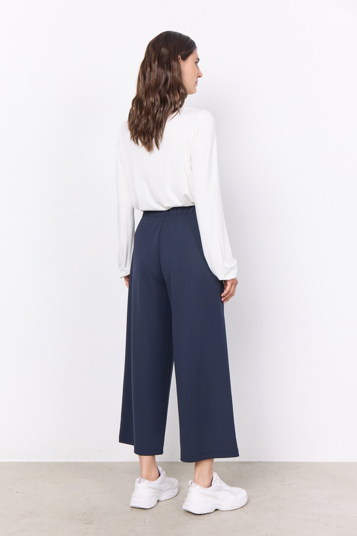 Soya Concept Siham 36 navy trousers detail on model - Dotique