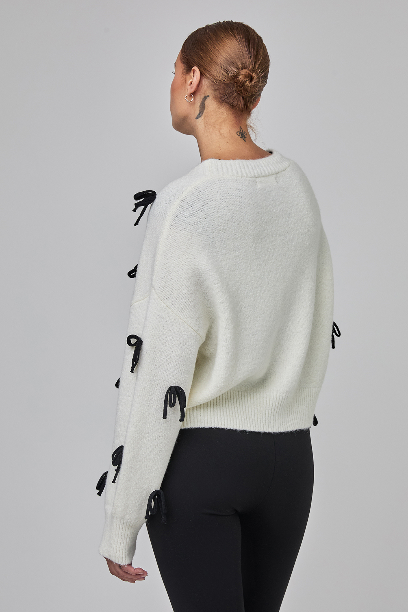 Uchuu CF25-901 Milk Long Sleeve Cardigan with Bows