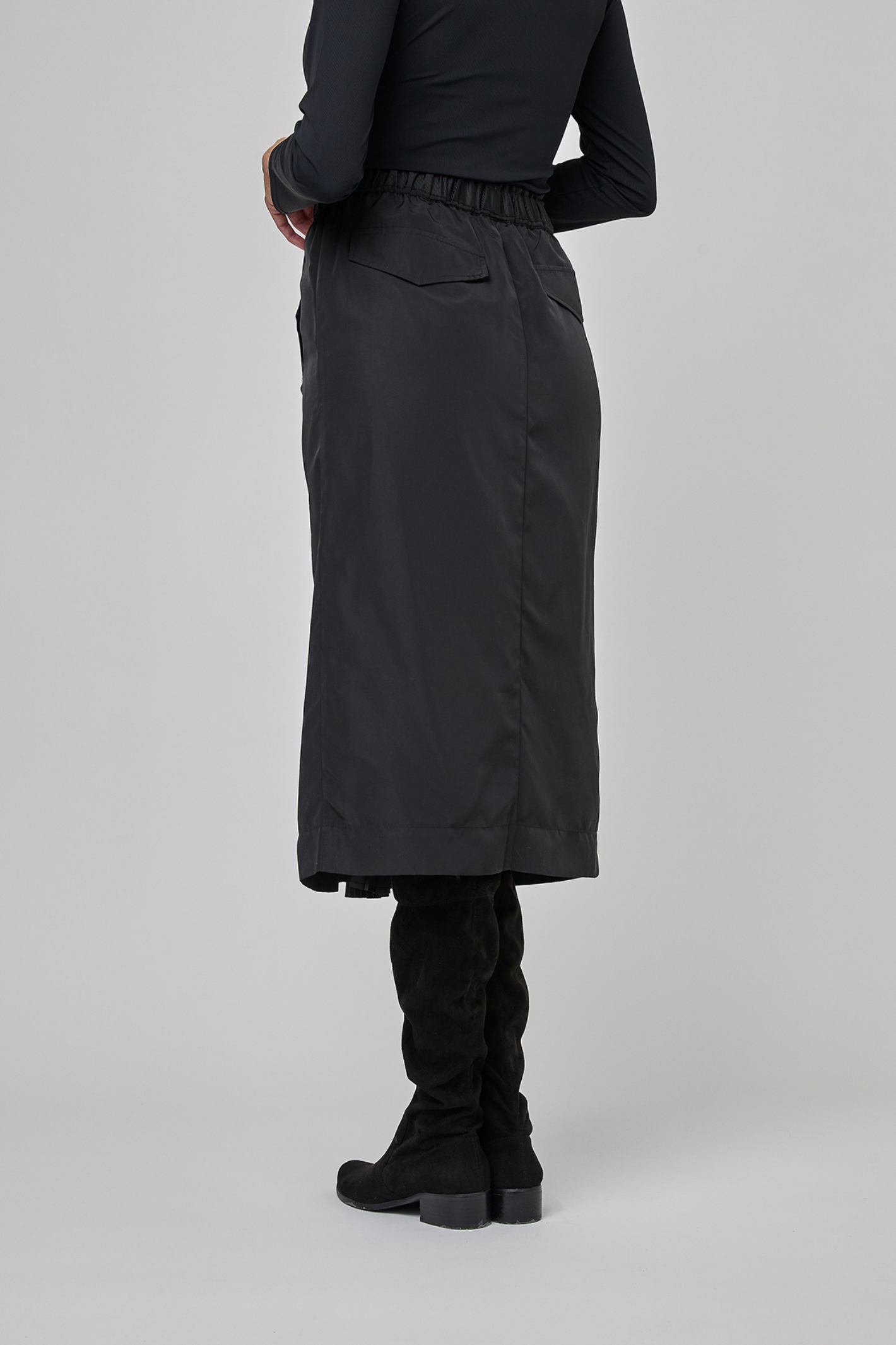 Uchuu CF25-203 Black Skirt with Side Pleates