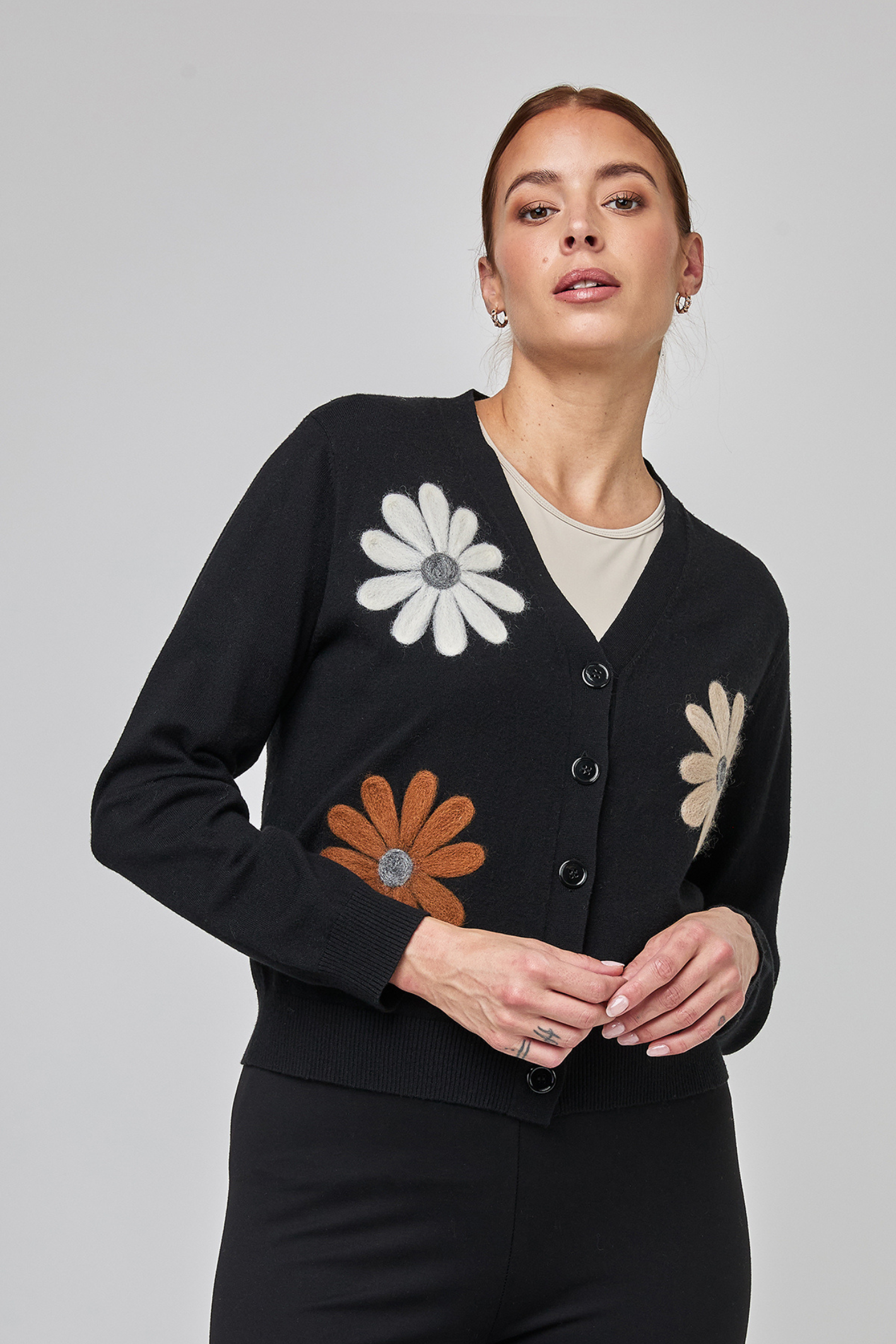 UCHUU CF25-911 Button-Down Cardigan with Floral Appliqués