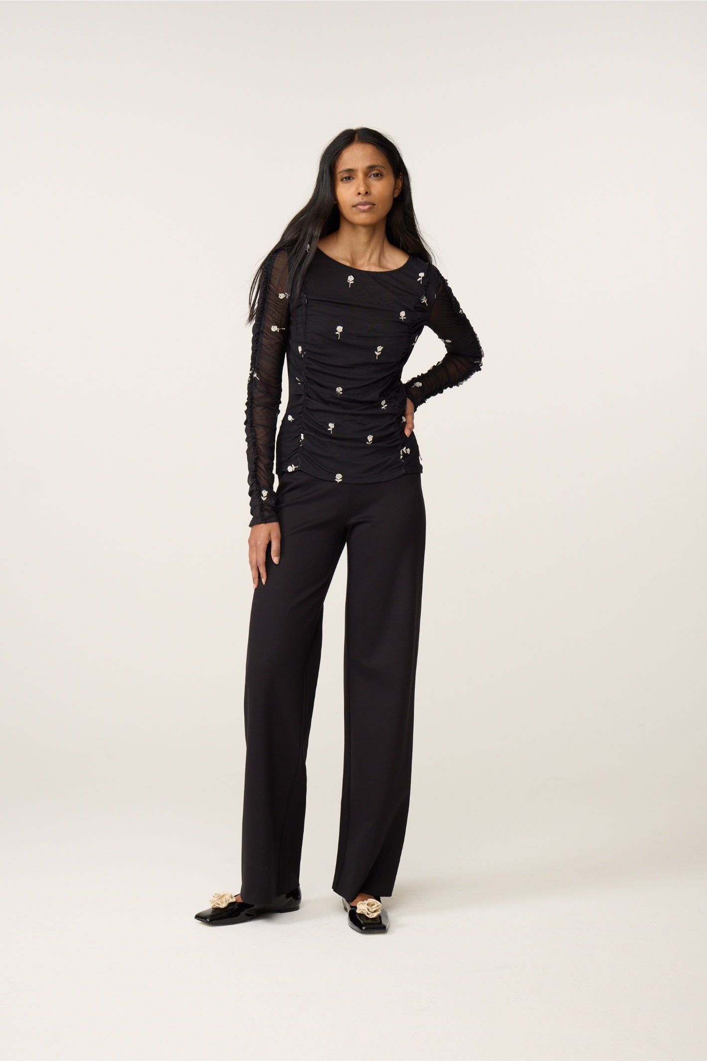 Woman wearing Fabienne Chapot Kamea Top Black/Cosy White by Fabienne Chapot, shop Fabienne Chapot at Dotique.