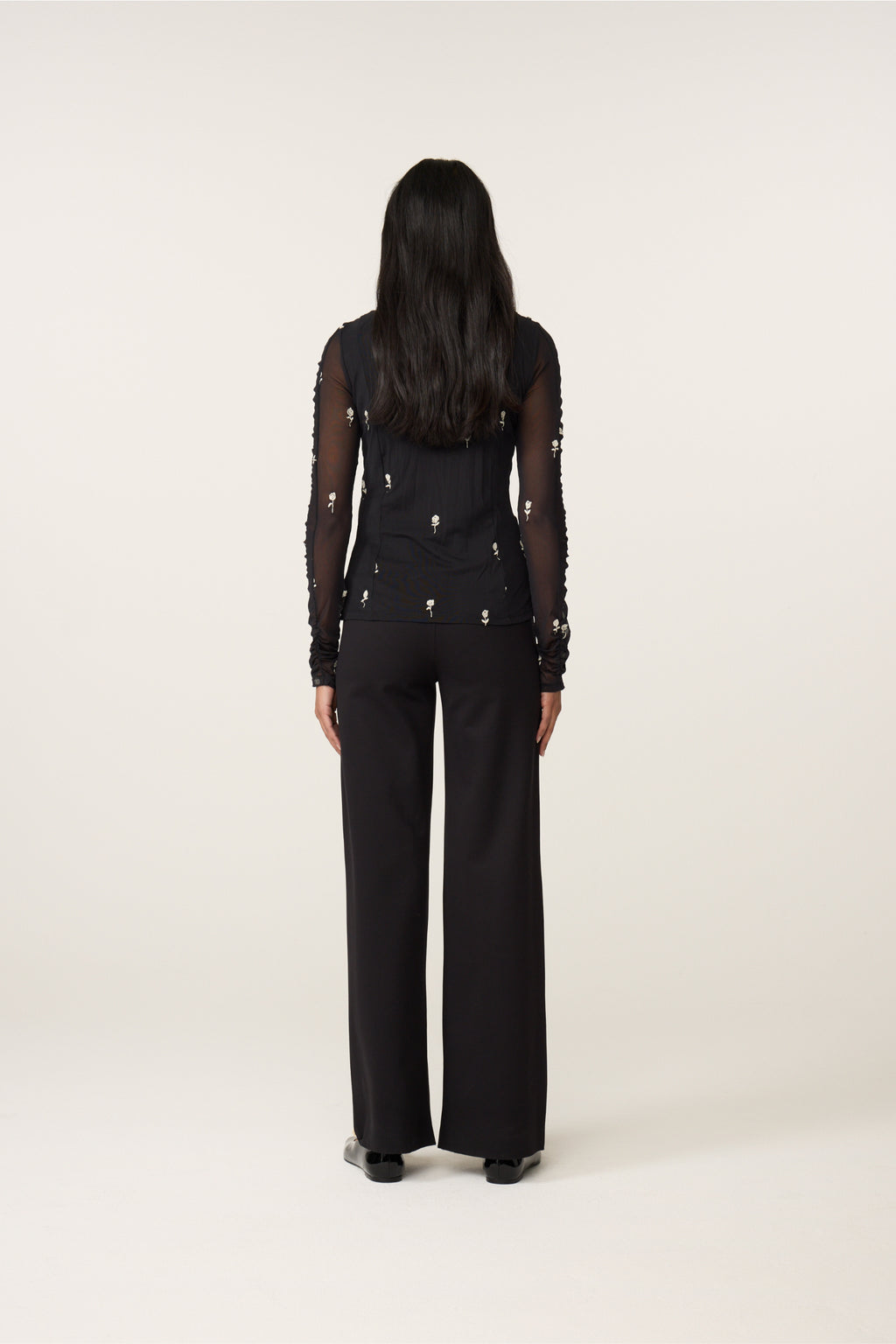 Woman wearing Fabienne Chapot Kamea Top Black/Cosy White by Fabienne Chapot, shop Fabienne Chapot at Dotique.