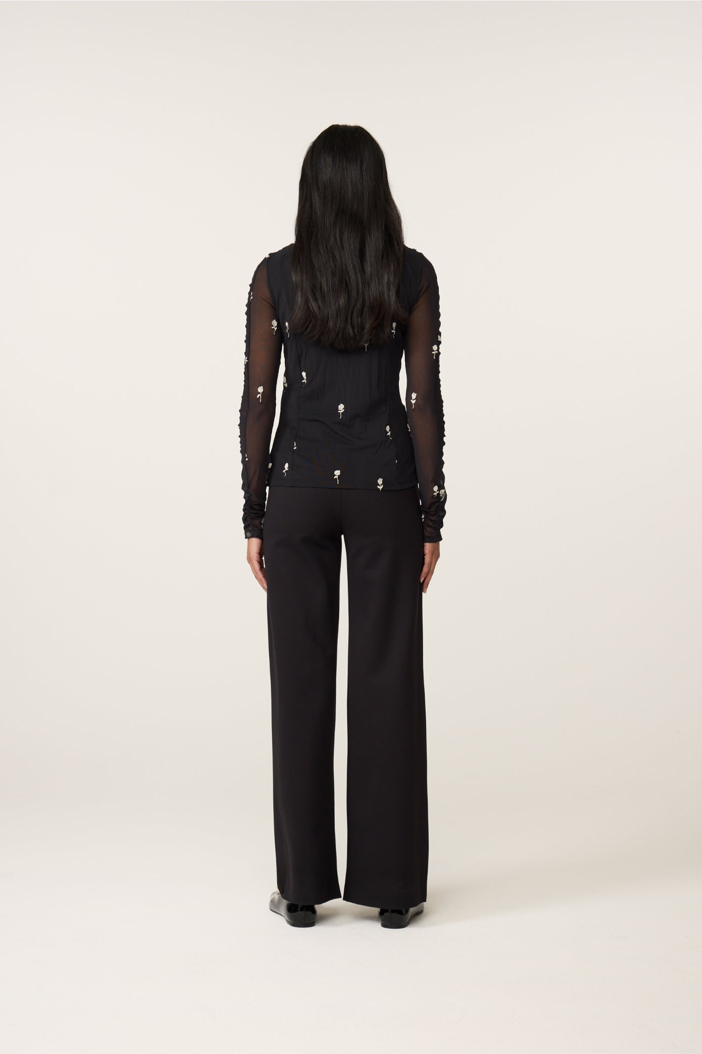 Woman wearing Fabienne Chapot Kamea Top Black/Cosy White by Fabienne Chapot, shop Fabienne Chapot at Dotique.