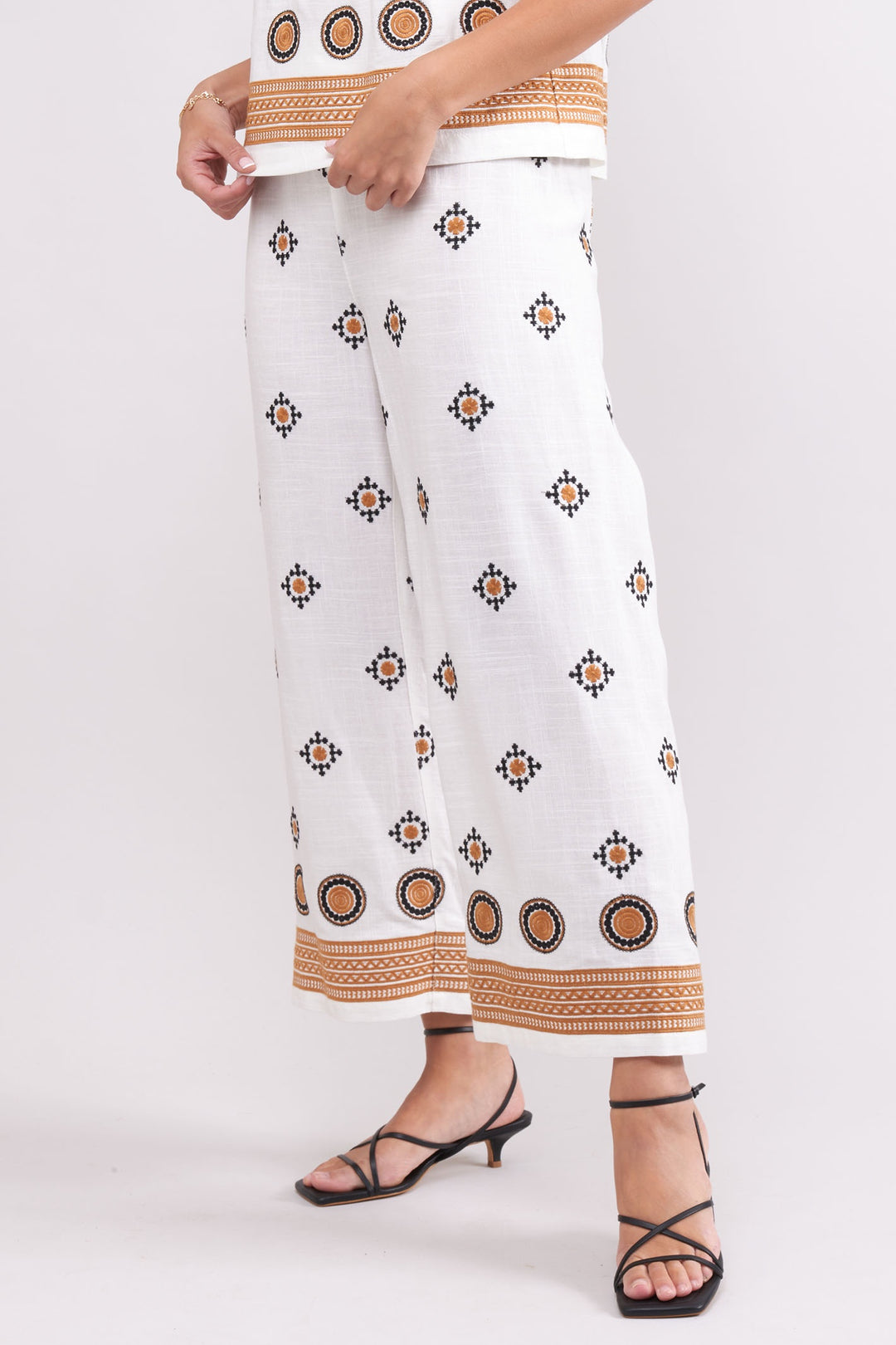 Foil FO7881 Well Crafted Embroidered Linen Trouser - Dotique