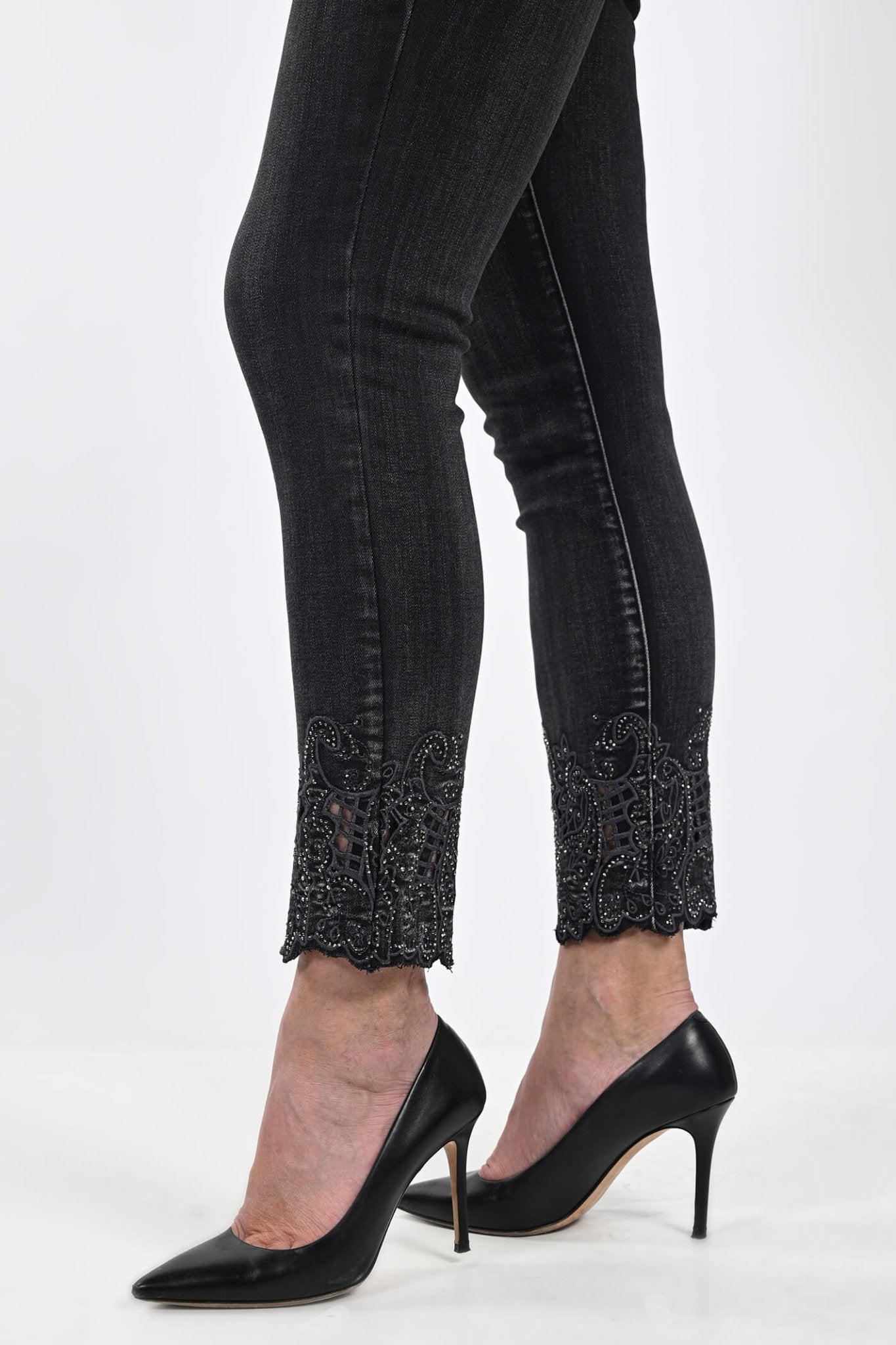 Frank Lyman 233871U Black Diamante Ankle Grazer Jeans - Dotique