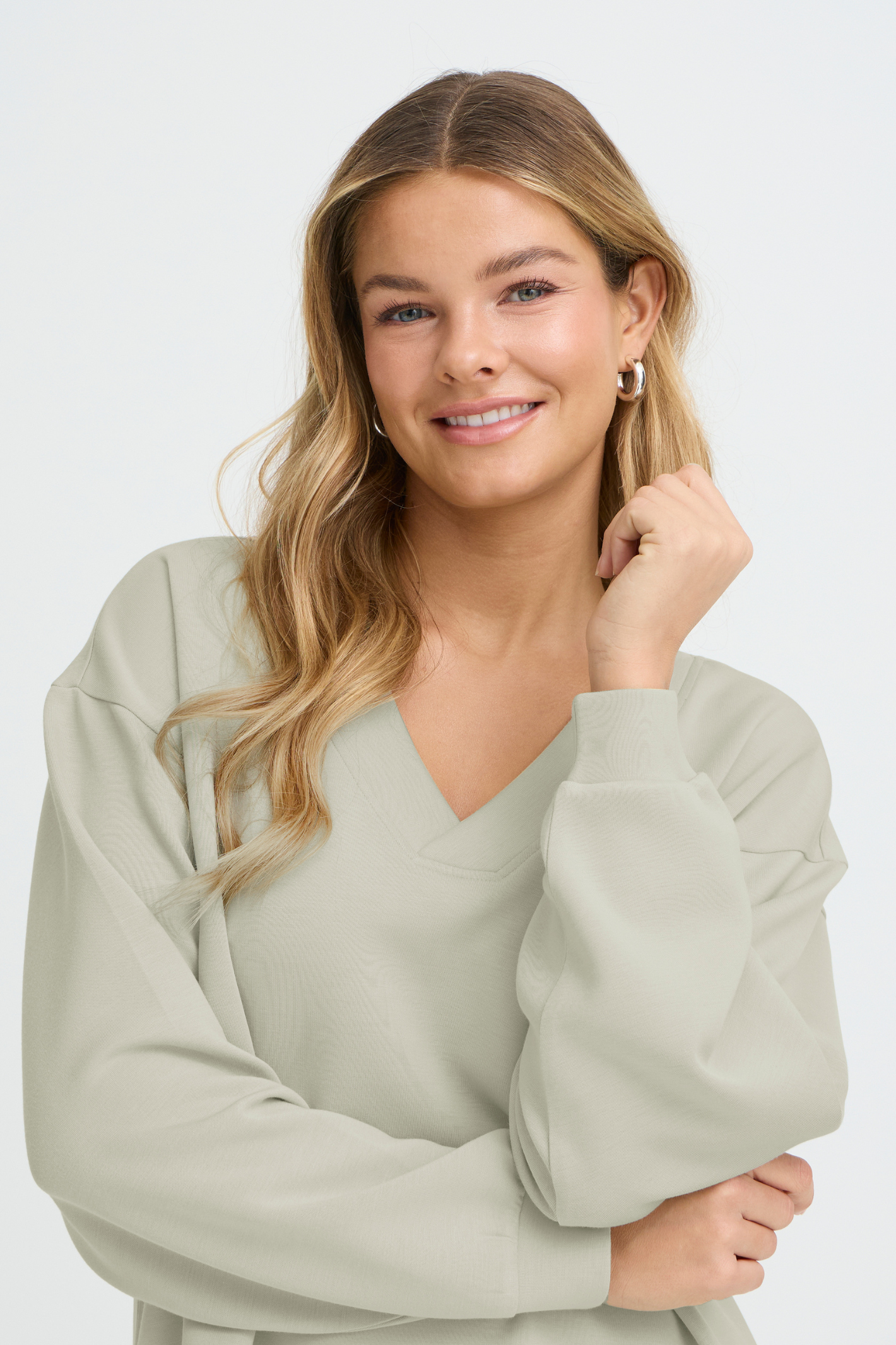 Fransa FRAURORA Mountain Trail jumper with relaxed fit and soft drape in a light neutral tone – Dotique