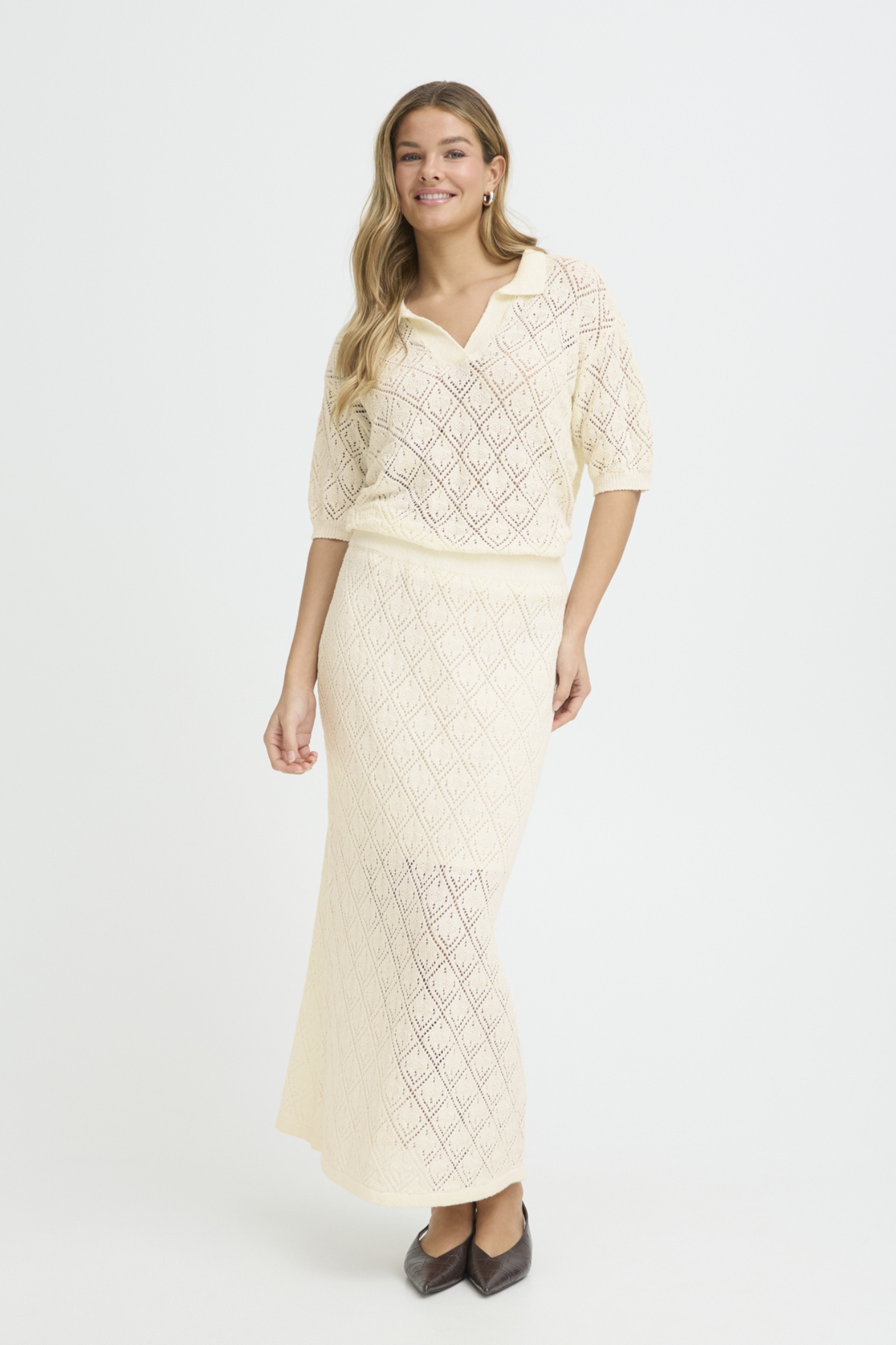 Fransa Whisper White knit midi skirt with subtle textured pattern and straight silhouette – Dotique