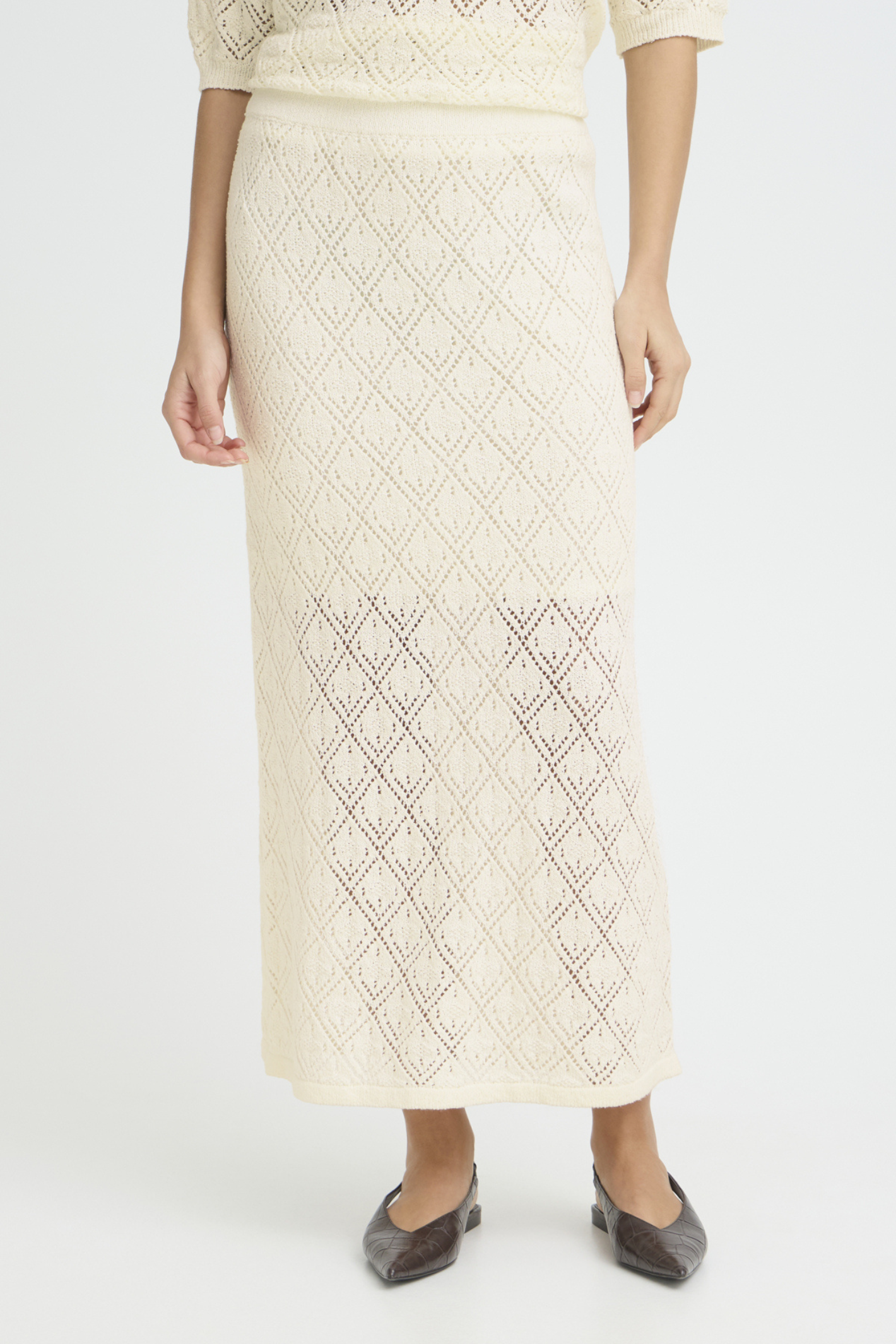 Fransa Whisper White knit midi skirt with subtle textured pattern and straight silhouette – Dotique