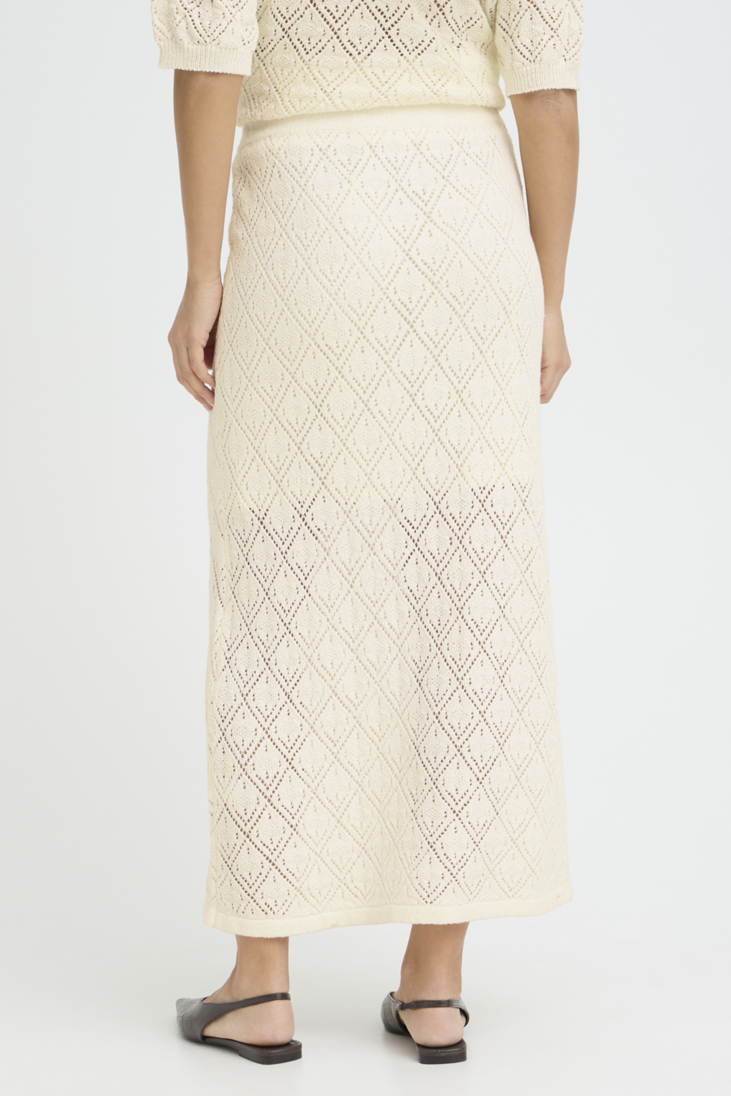 Fransa Whisper White knit midi skirt with subtle textured pattern and straight silhouette – Dotique