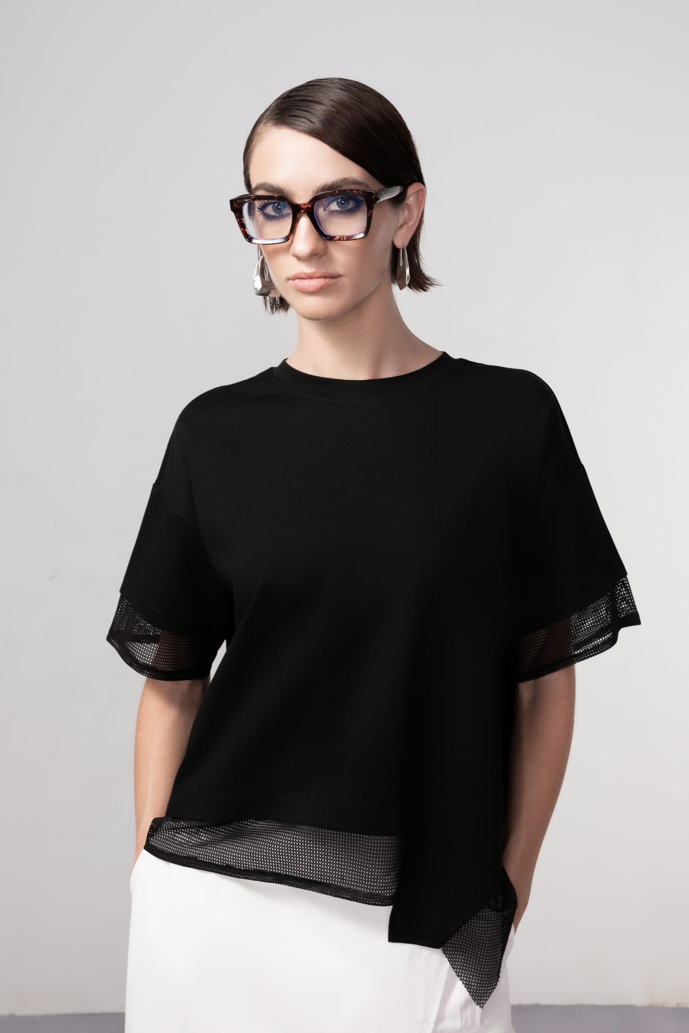 dotique-haako-h1010-black-short-sleeve-mesh-trim-top-