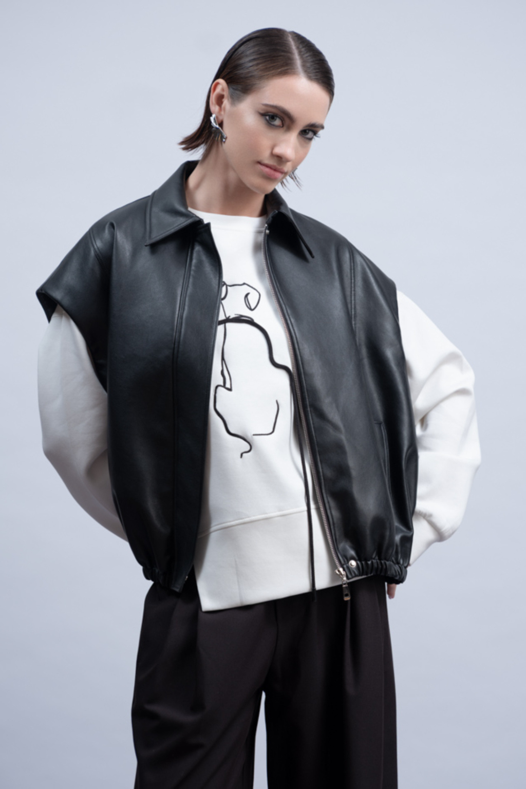 Haako H2001 black faux leather sleeveless jacket – Dotique