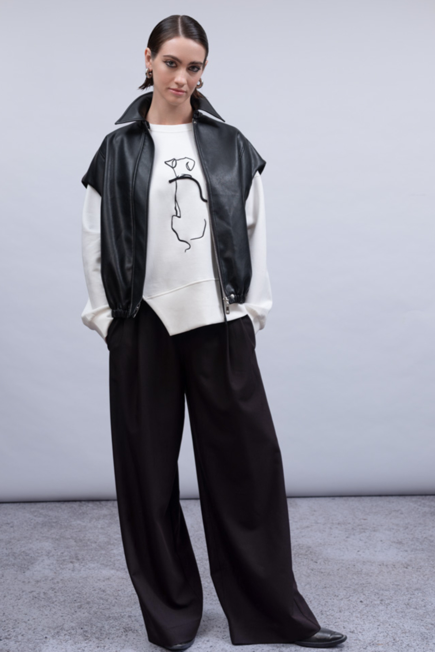 Haako H2001 black faux leather sleeveless jacket – Dotique