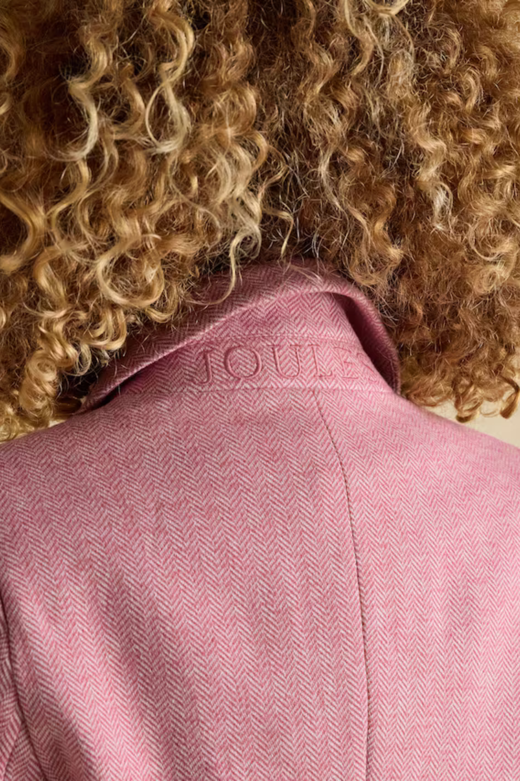 This Joules Albury Pink Herringbone Jersey Tweed Blazer pink cotton rich blazer is one of those pieces that instantly pulls an outfit together. Shop Joules at Dotique.