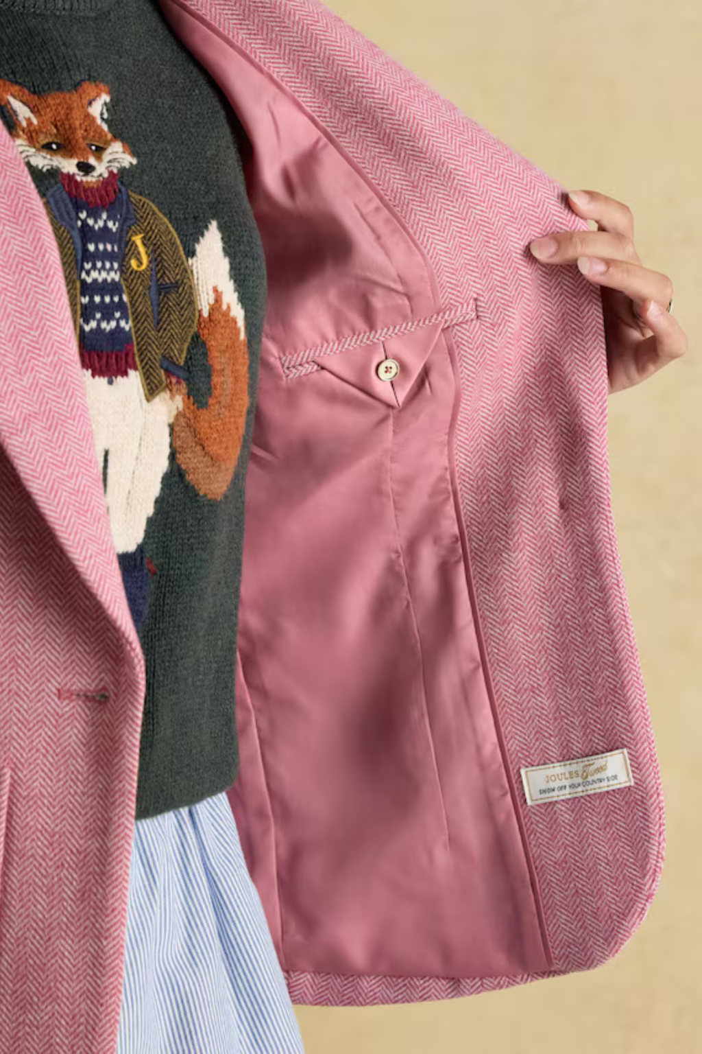 This Joules Albury Pink Herringbone Jersey Tweed Blazer pink cotton rich blazer is one of those pieces that instantly pulls an outfit together. Shop Joules at Dotique.