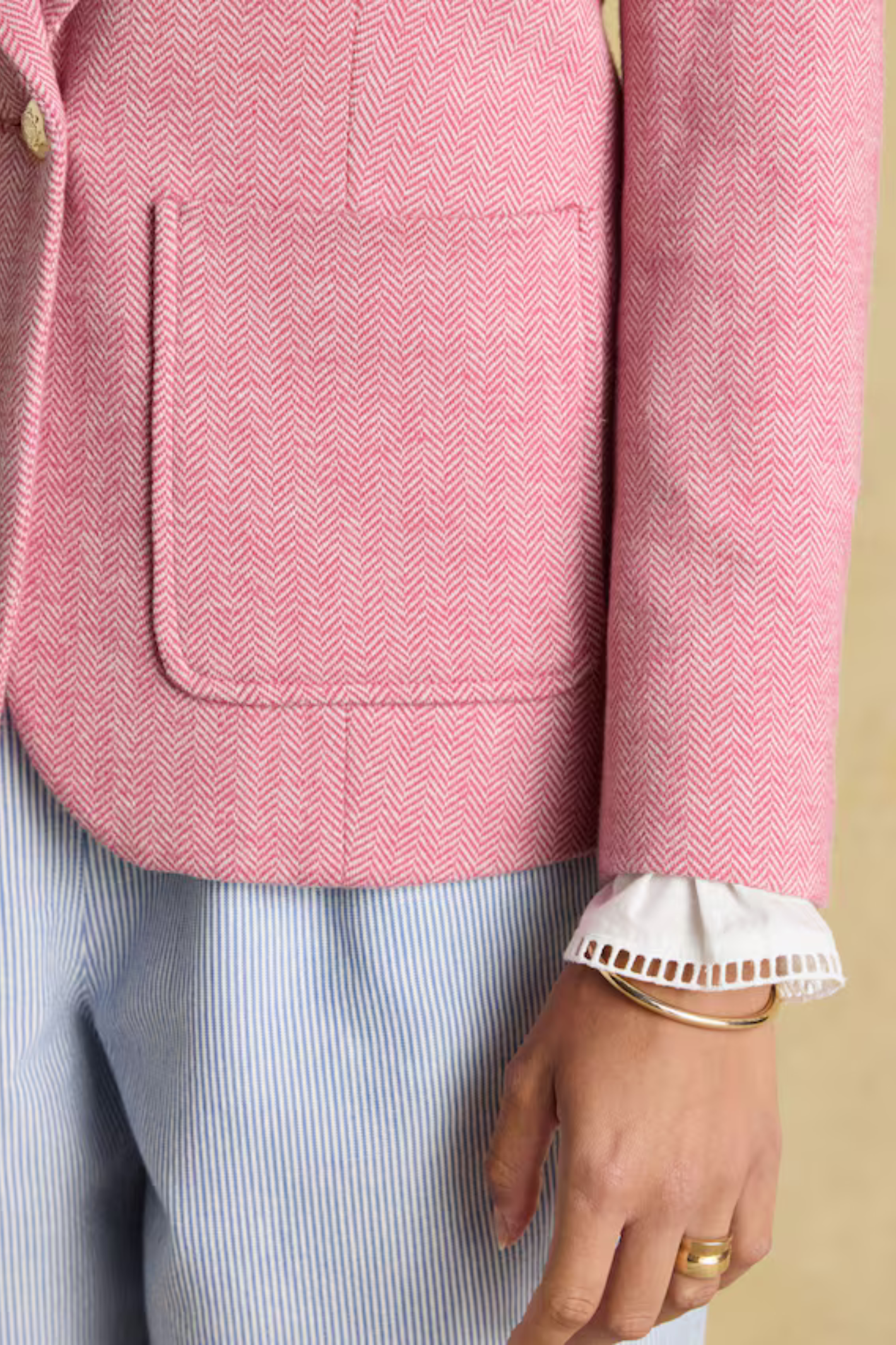 This Joules Albury Pink Herringbone Jersey Tweed Blazer pink cotton rich blazer is one of those pieces that instantly pulls an outfit together. Shop Joules at Dotique.