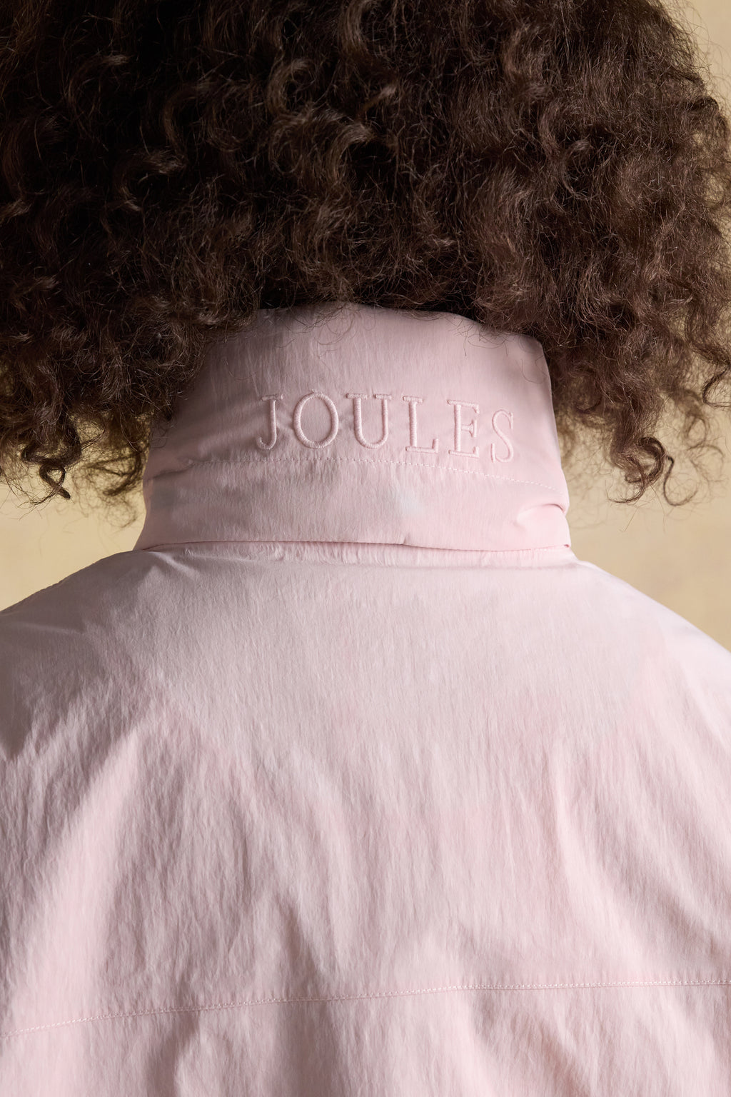 The Joules Hove waterproof windbreaker combines reliable weather protection with a modern, sporty look. Shop Joules at Dotique.