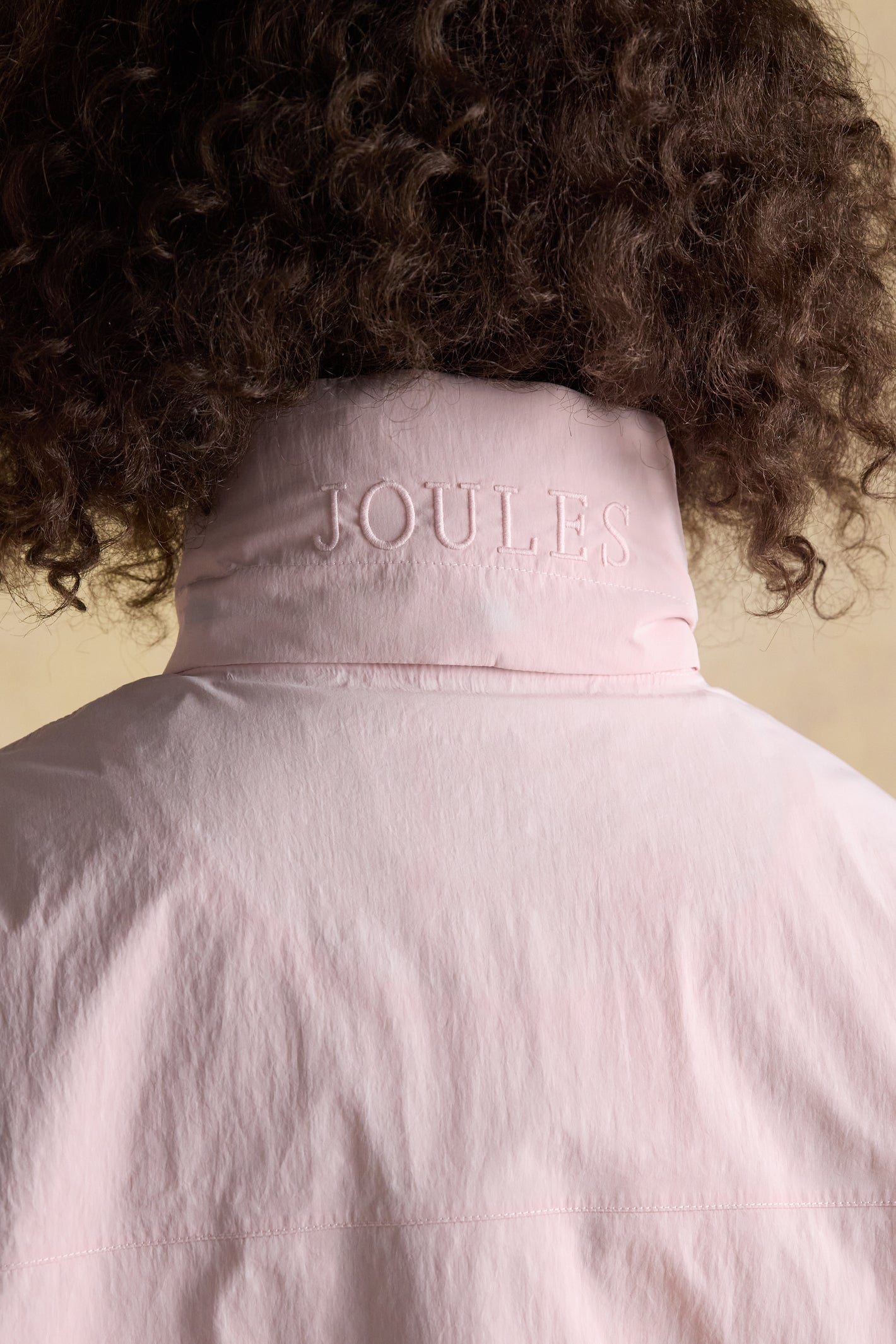 The Joules Hove waterproof windbreaker combines reliable weather protection with a modern, sporty look. Shop Joules at Dotique.