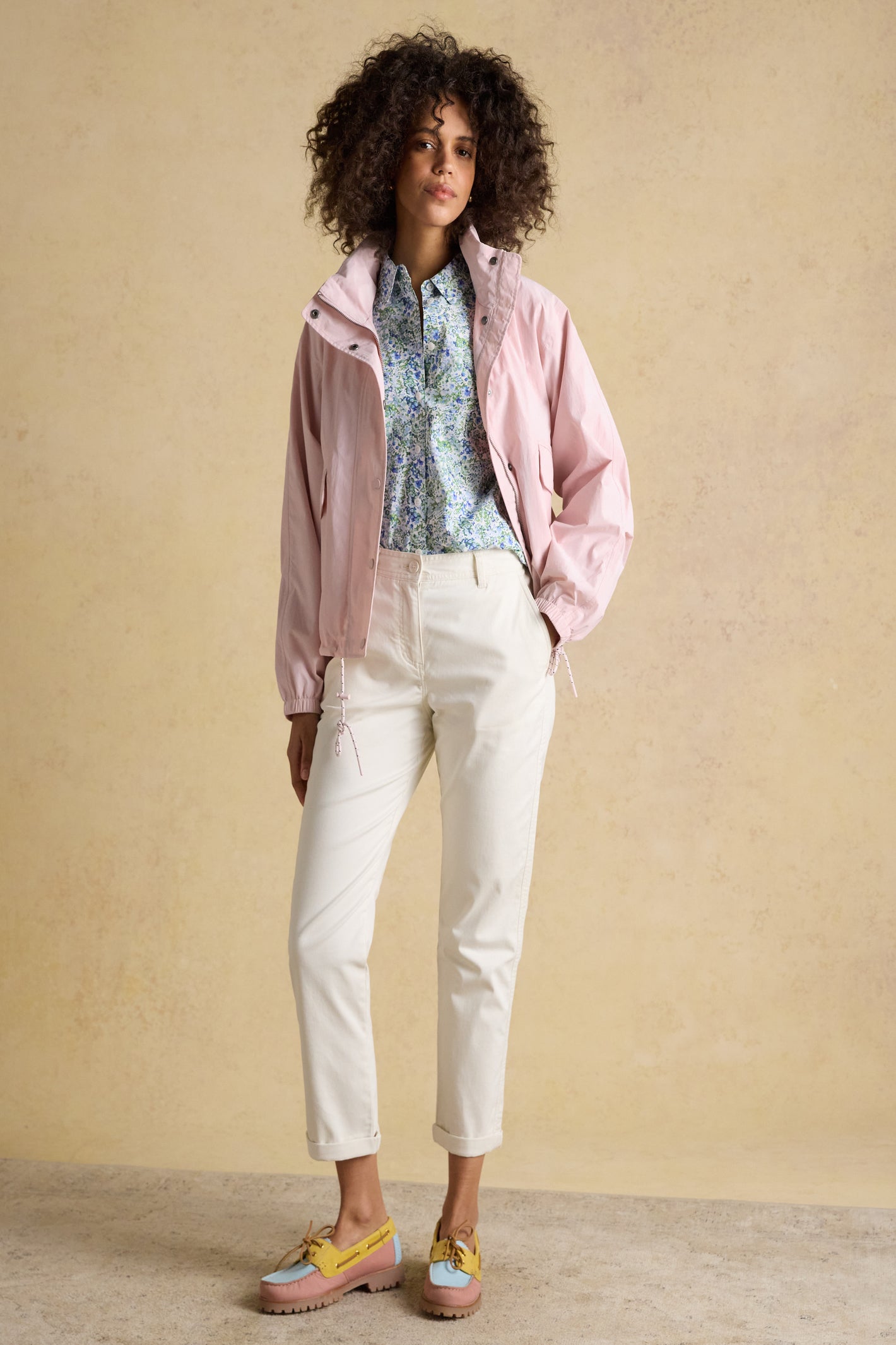 The Joules Hove waterproof windbreaker combines reliable weather protection with a modern, sporty look. Shop Joules at Dotique.