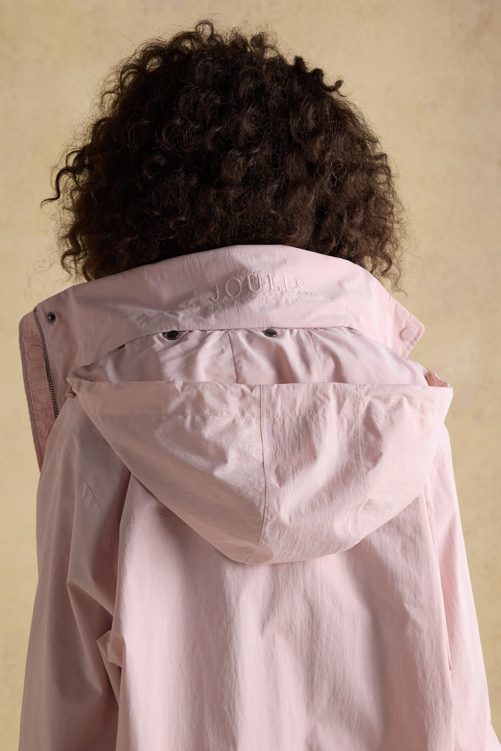 The Joules Hove waterproof windbreaker combines reliable weather protection with a modern, sporty look. Shop Joules at Dotique.