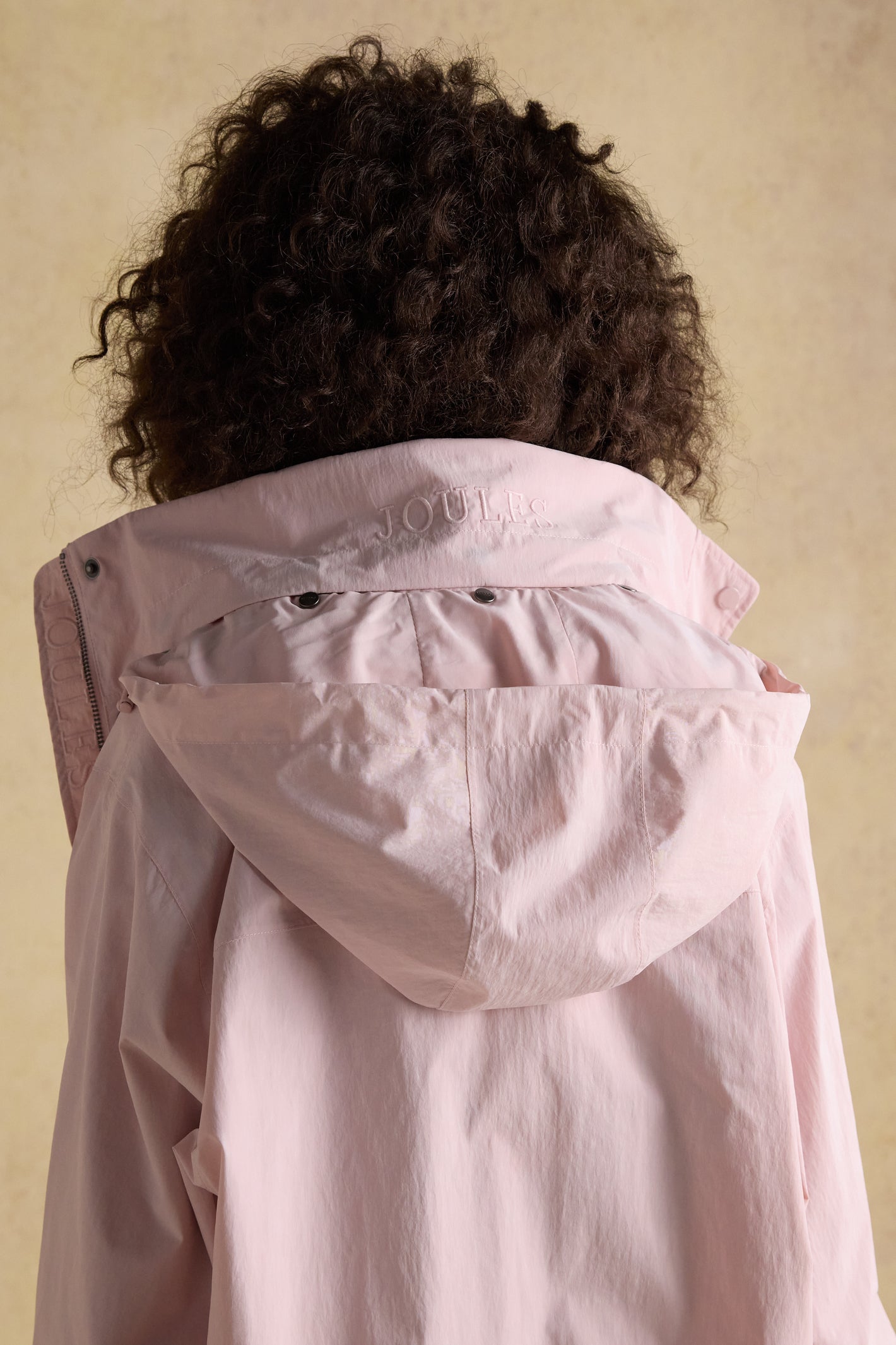 The Joules Hove waterproof windbreaker combines reliable weather protection with a modern, sporty look. Shop Joules at Dotique.