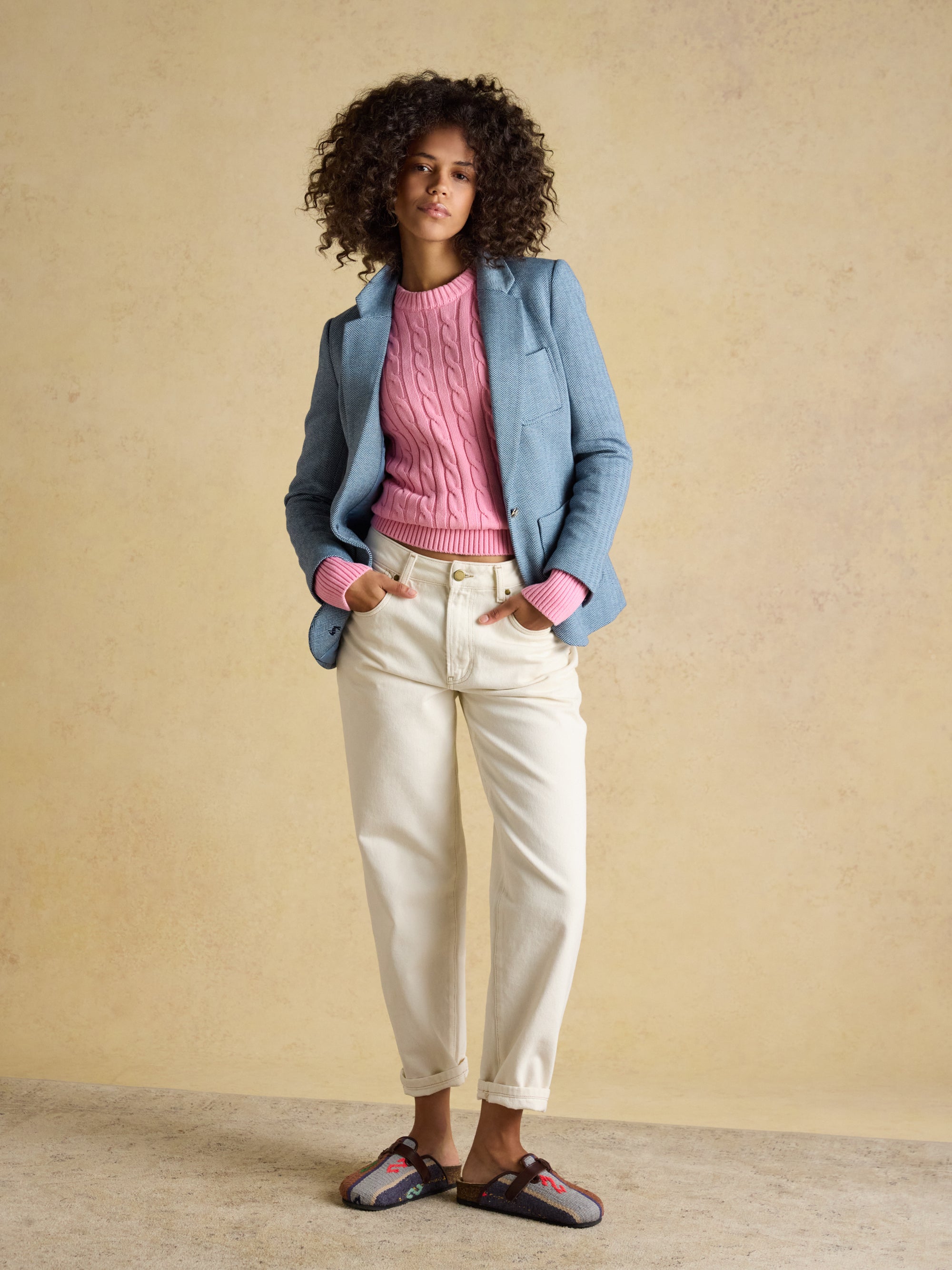 The Joules Albury blazer is a brilliant blend of smart tailoring and everyday comfort. Made from soft jersey tweed. Shop Joules at Dotique.