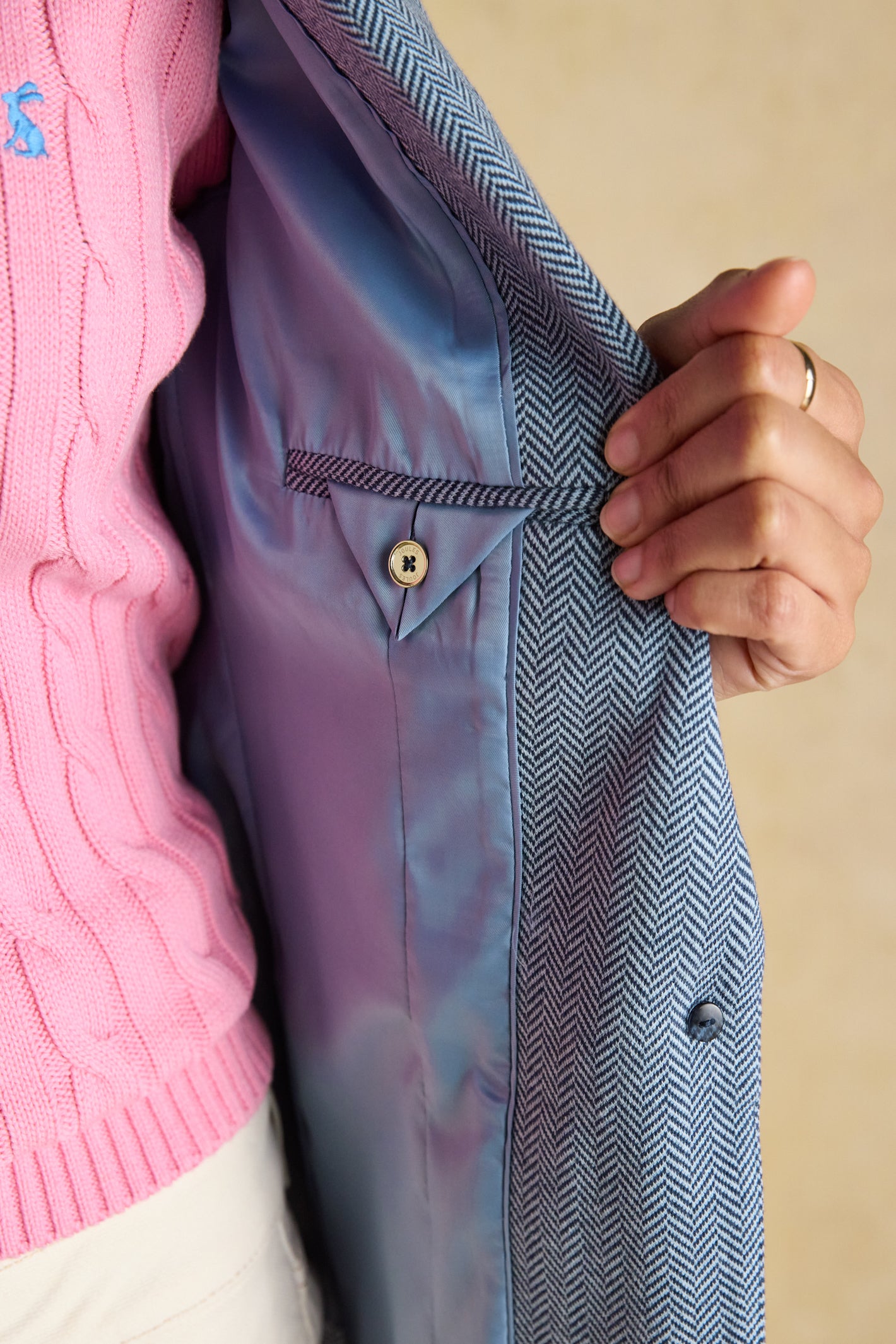 The Joules Albury blazer is a brilliant blend of smart tailoring and everyday comfort. Made from soft jersey tweed. Shop Joules at Dotique.