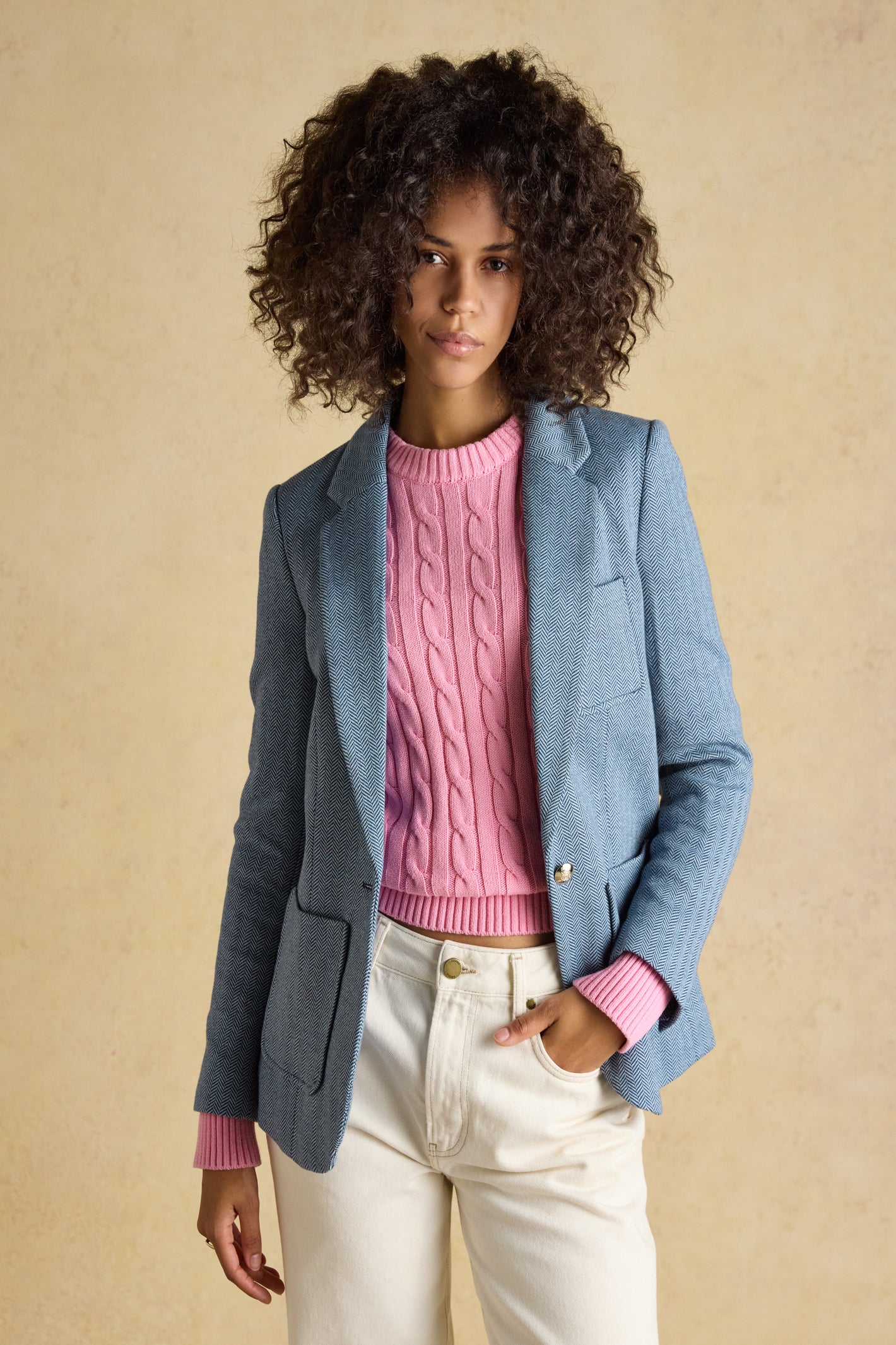 The Joules Albury blazer is a brilliant blend of smart tailoring and everyday comfort. Made from soft jersey tweed. Shop Joules at Dotique.