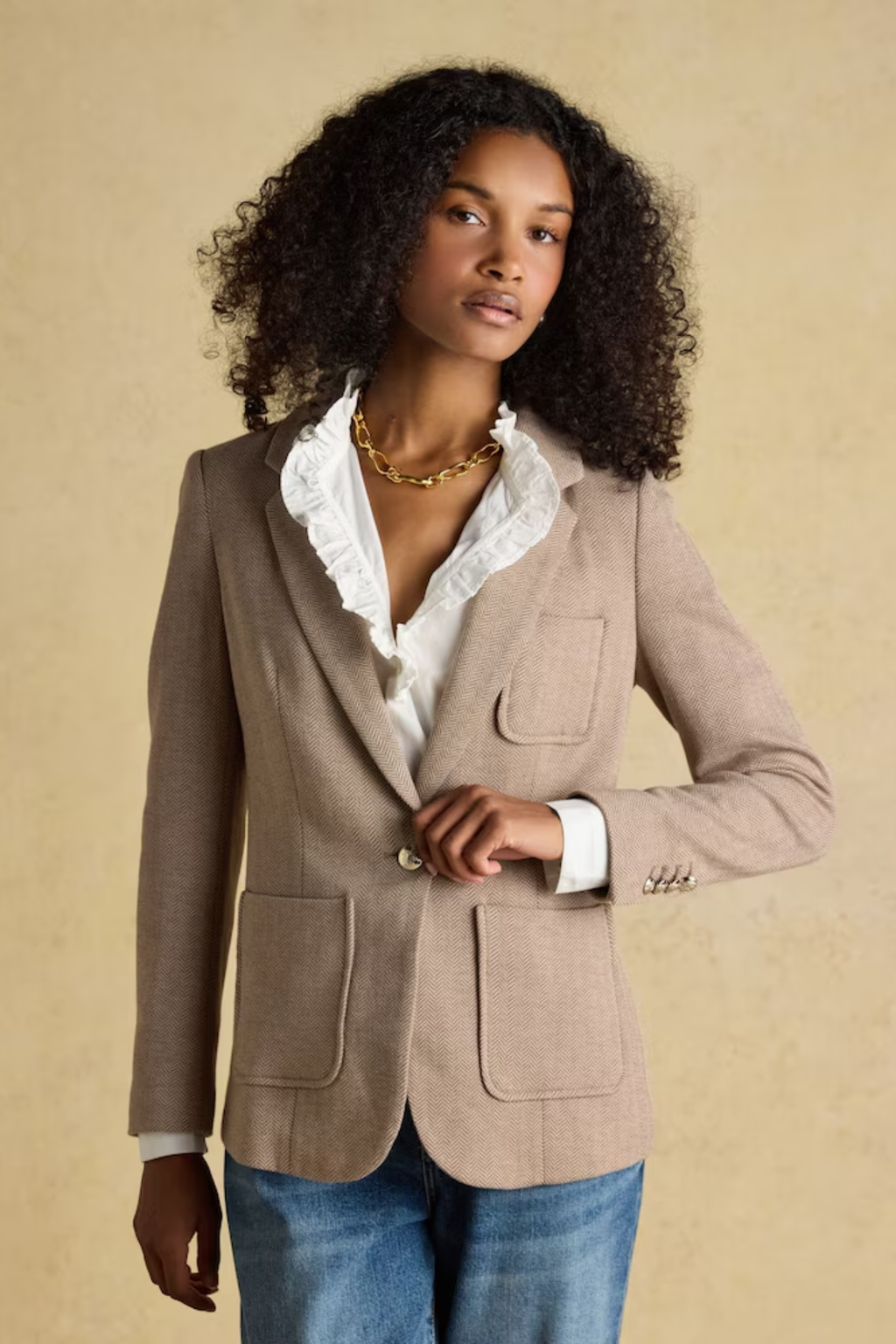 Discover the Joules Albury cotton-rich blazer — a relaxed yet tailored layer with soft jersey tweed, front pockets and subtle embroidered detail, perfect for effortless everyday style. Shop Joules at Dotique.