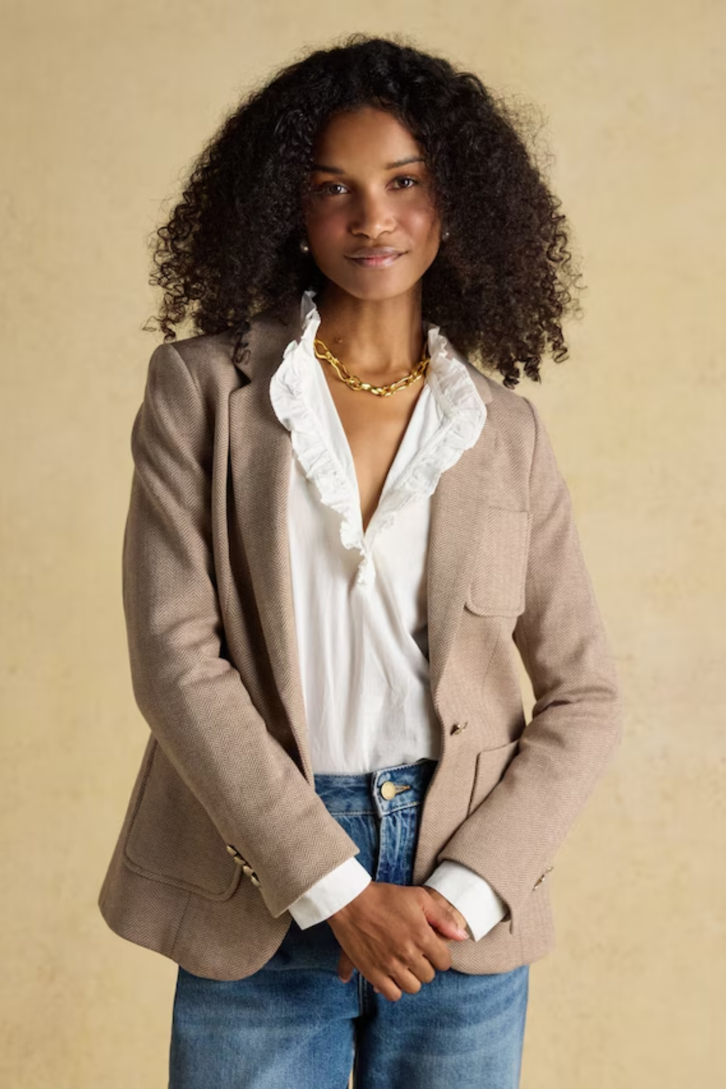 Discover the Joules Albury cotton-rich blazer — a relaxed yet tailored layer with soft jersey tweed, front pockets and subtle embroidered detail, perfect for effortless everyday style. Shop Joules at Dotique.
