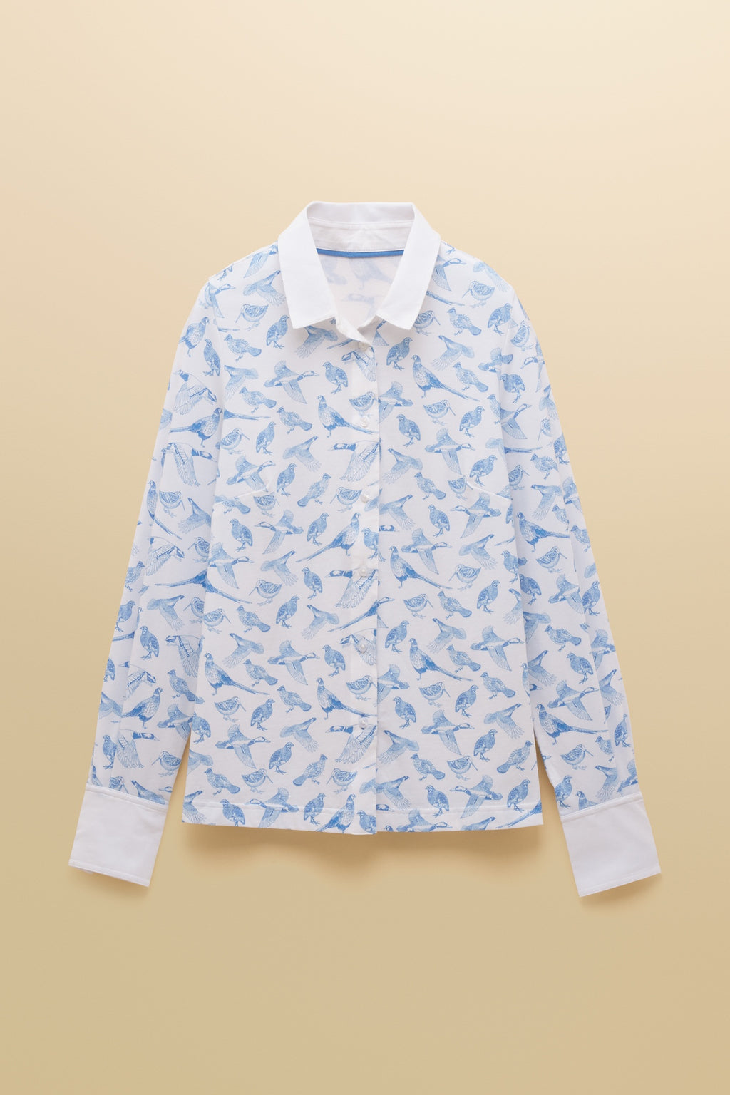 The Joules Charlotte printed jersey shirt is one of those pieces that makes everyday dressing feel a bit more considered, without sacrificing comfort. Made from a soft cotton-rich jersey, it has the ease of a T-shirt with the polished look of a classic shirt. Shop Joules at Dotique.