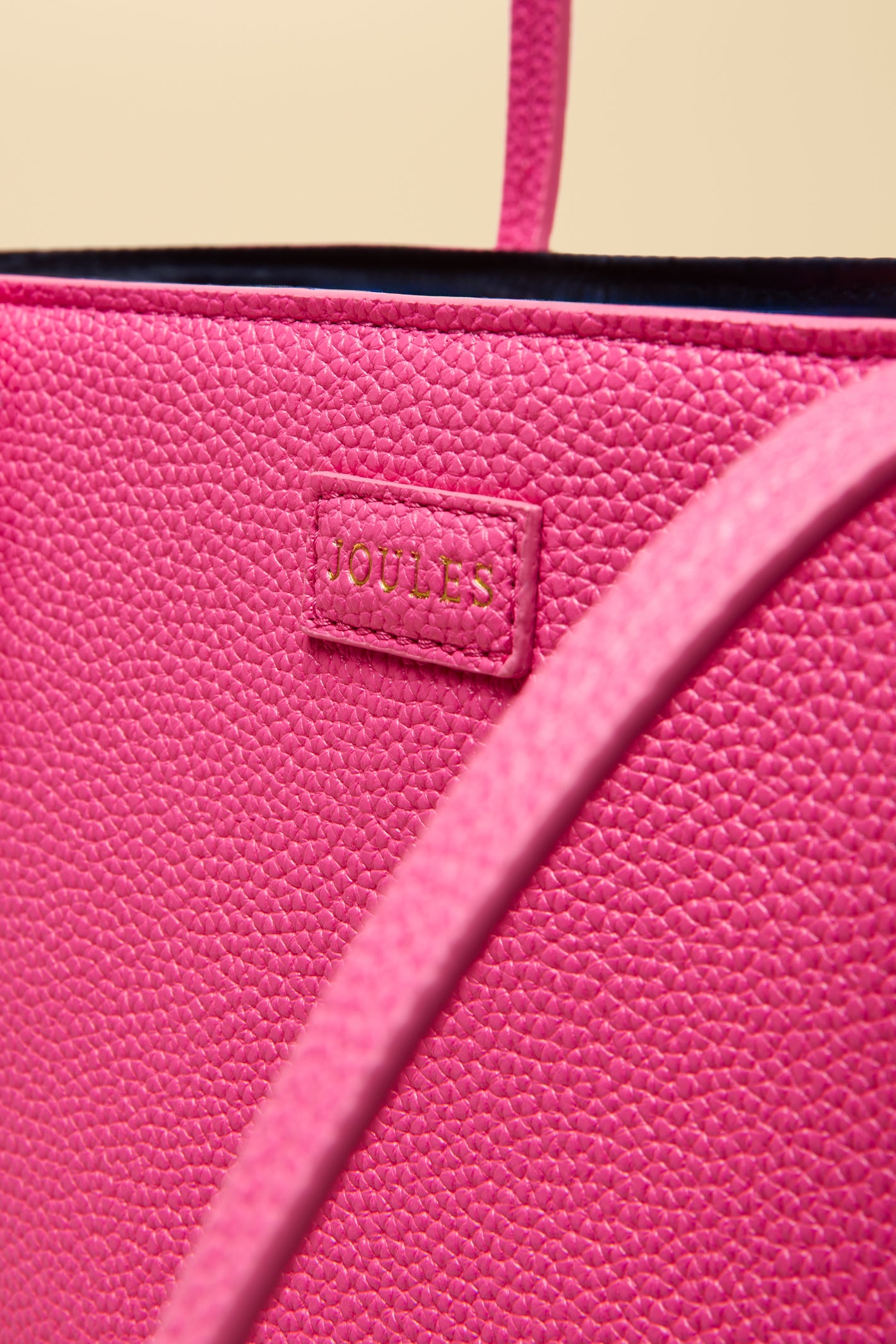 Shop Joules at Dotique for colourful, feel-good womenswear. From everyday Breton tops to cosy fleeces and dresses, discover timeless British style. Shop Joules Jemima Pink Shopper bag at Dotique.