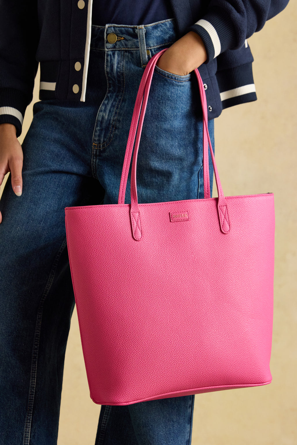 Shop Joules at Dotique for colourful, feel-good womenswear. From everyday Breton tops to cosy fleeces and dresses, discover timeless British style. Shop Joules Jemima Pink Shopper bag at Dotique.