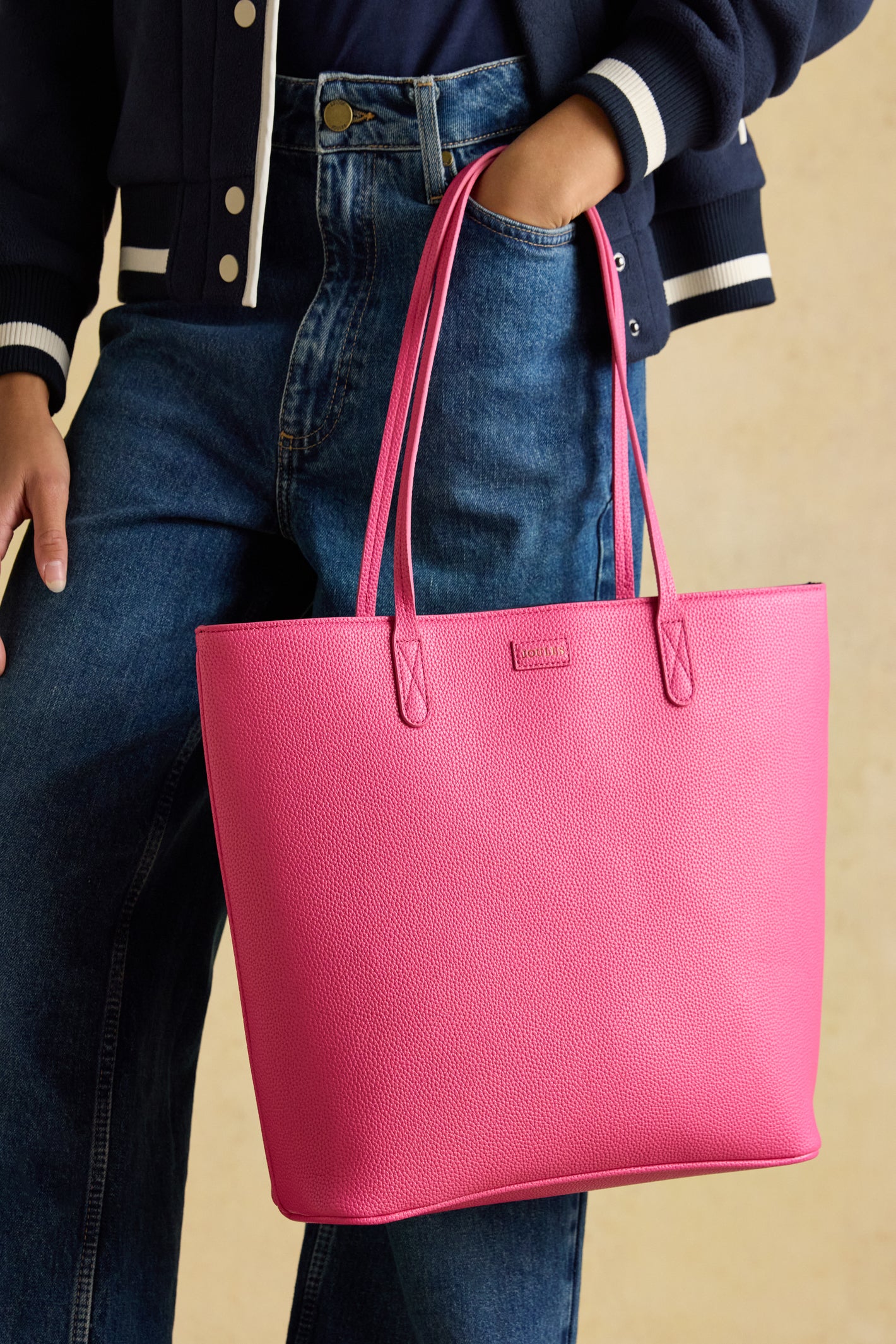 Shop Joules at Dotique for colourful, feel-good womenswear. From everyday Breton tops to cosy fleeces and dresses, discover timeless British style. Shop Joules Jemima Pink Shopper bag at Dotique.