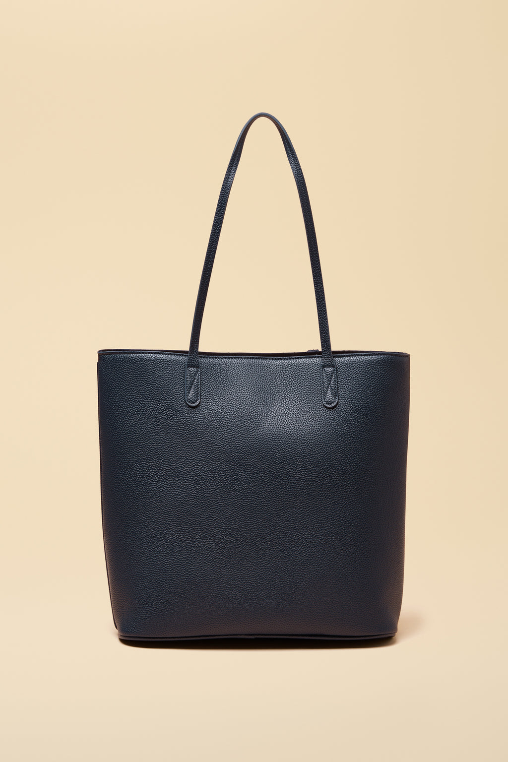 Shop Joules at Dotique for colourful, feel-good womenswear. From everyday Breton tops to cosy fleeces and dresses, discover timeless British style. Shop Joules Jemima Navy Shopper bag at Dotique.